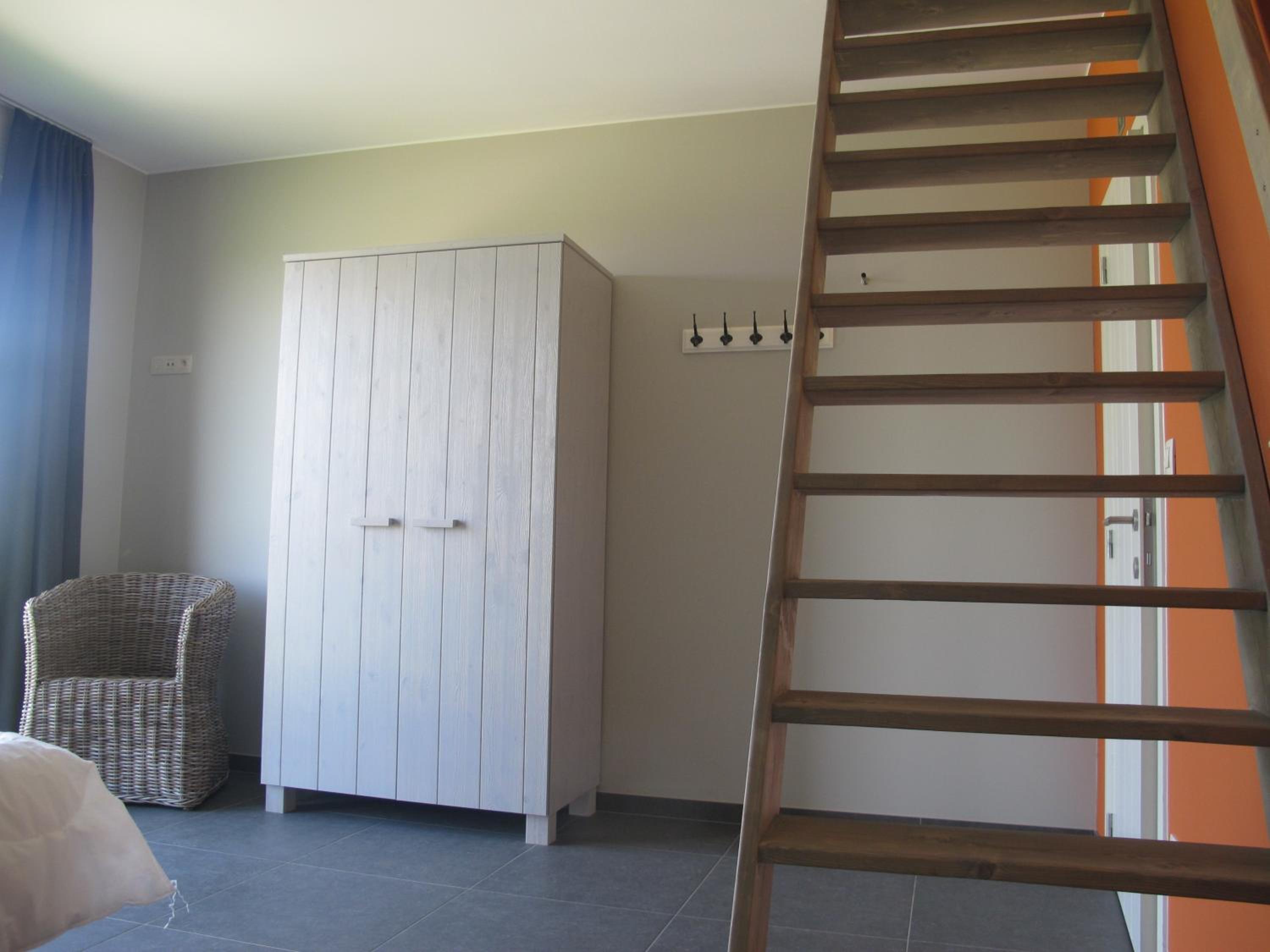 Seven-Bedroom House photo 2