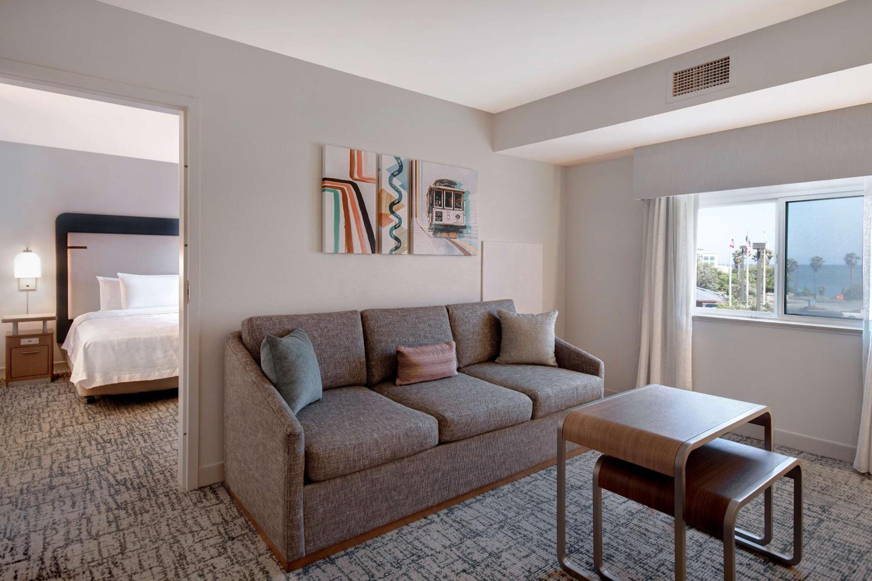 Premium One-Bedroom King Suite - Non-Smoking - Photo 3