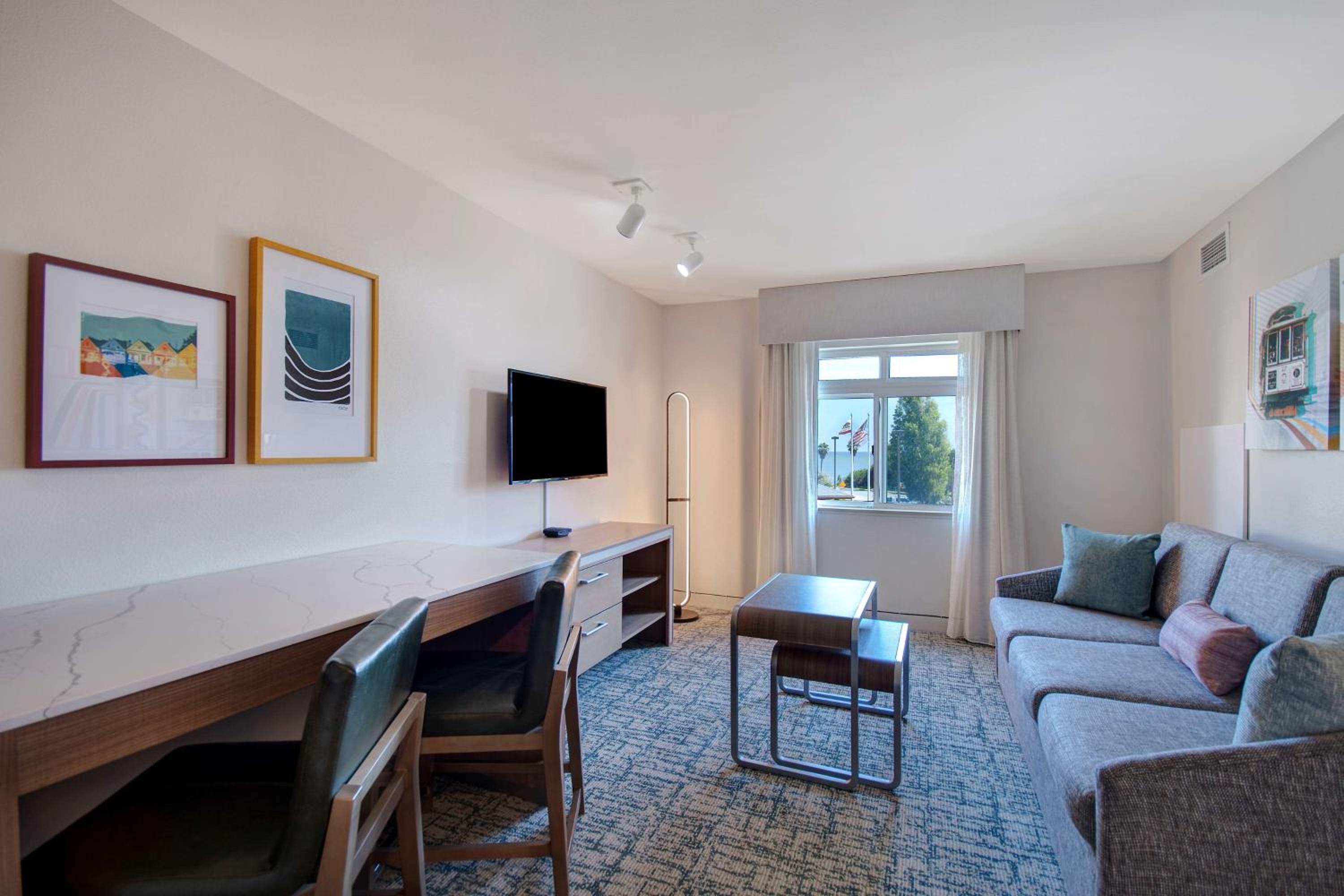 Premium One-Bedroom King Suite - Non-Smoking - Photo 2