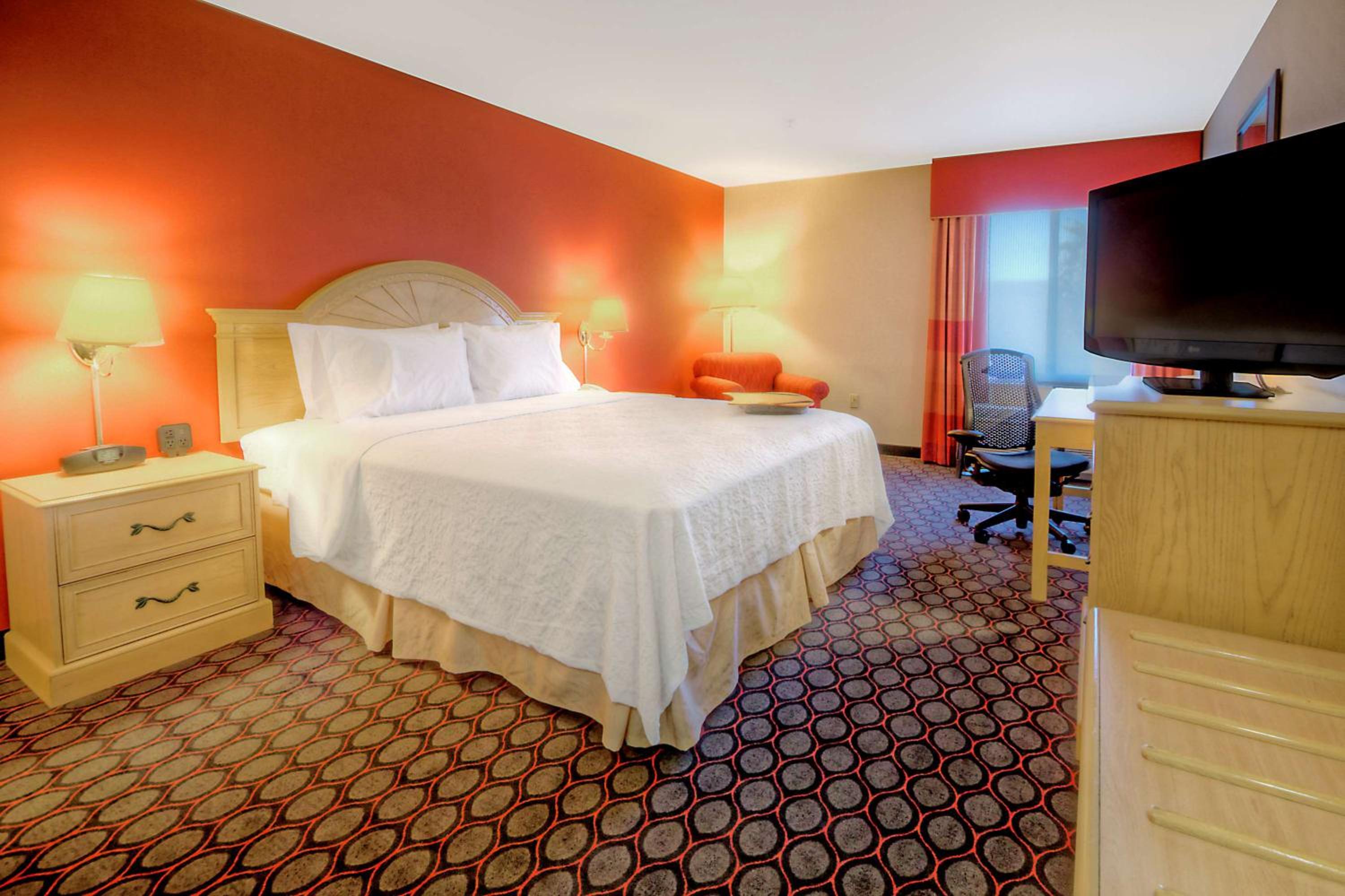 King Room with King Bed - Non-Smoking