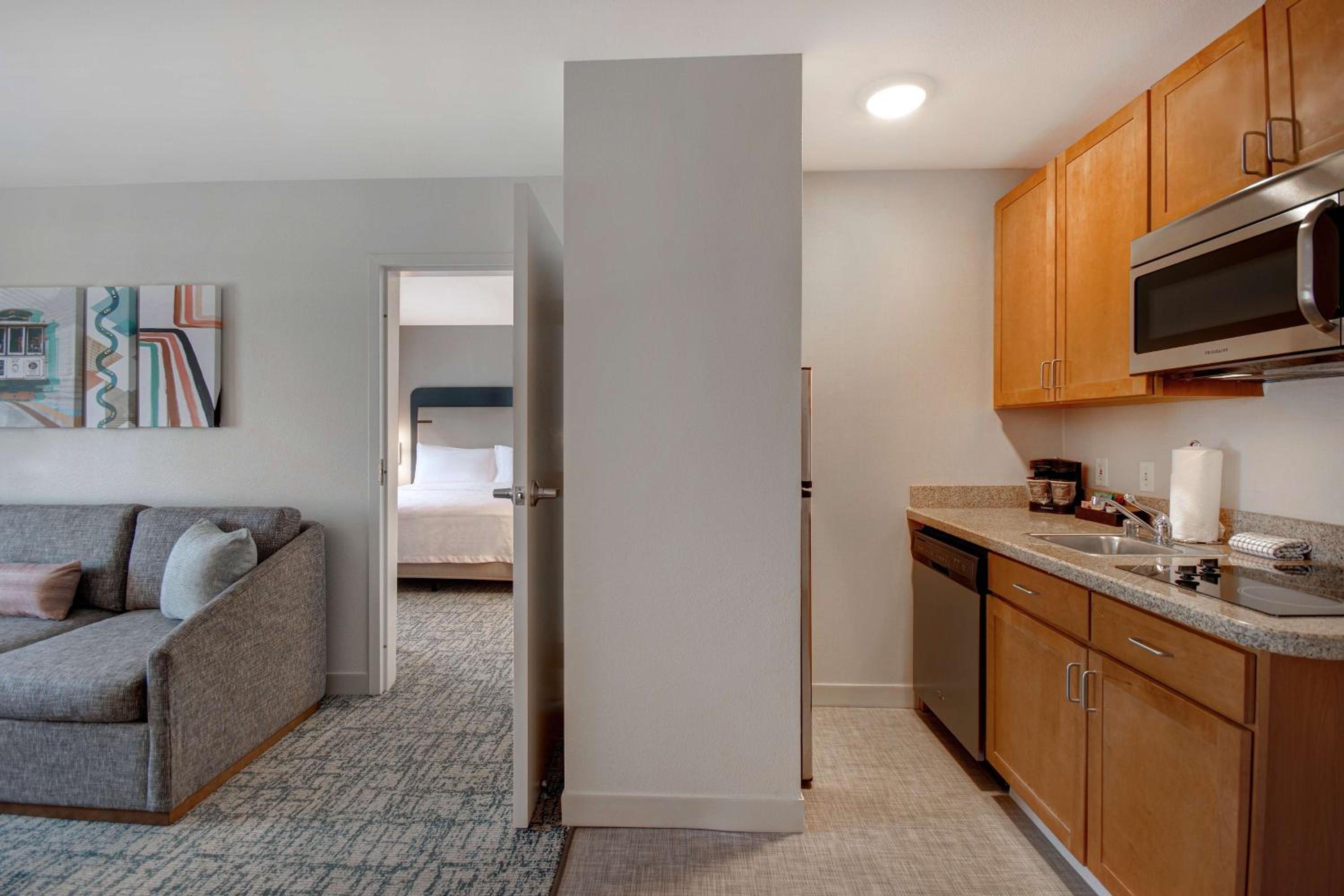 One-Bedroom King Suite - Non-Smoking - Photo 16