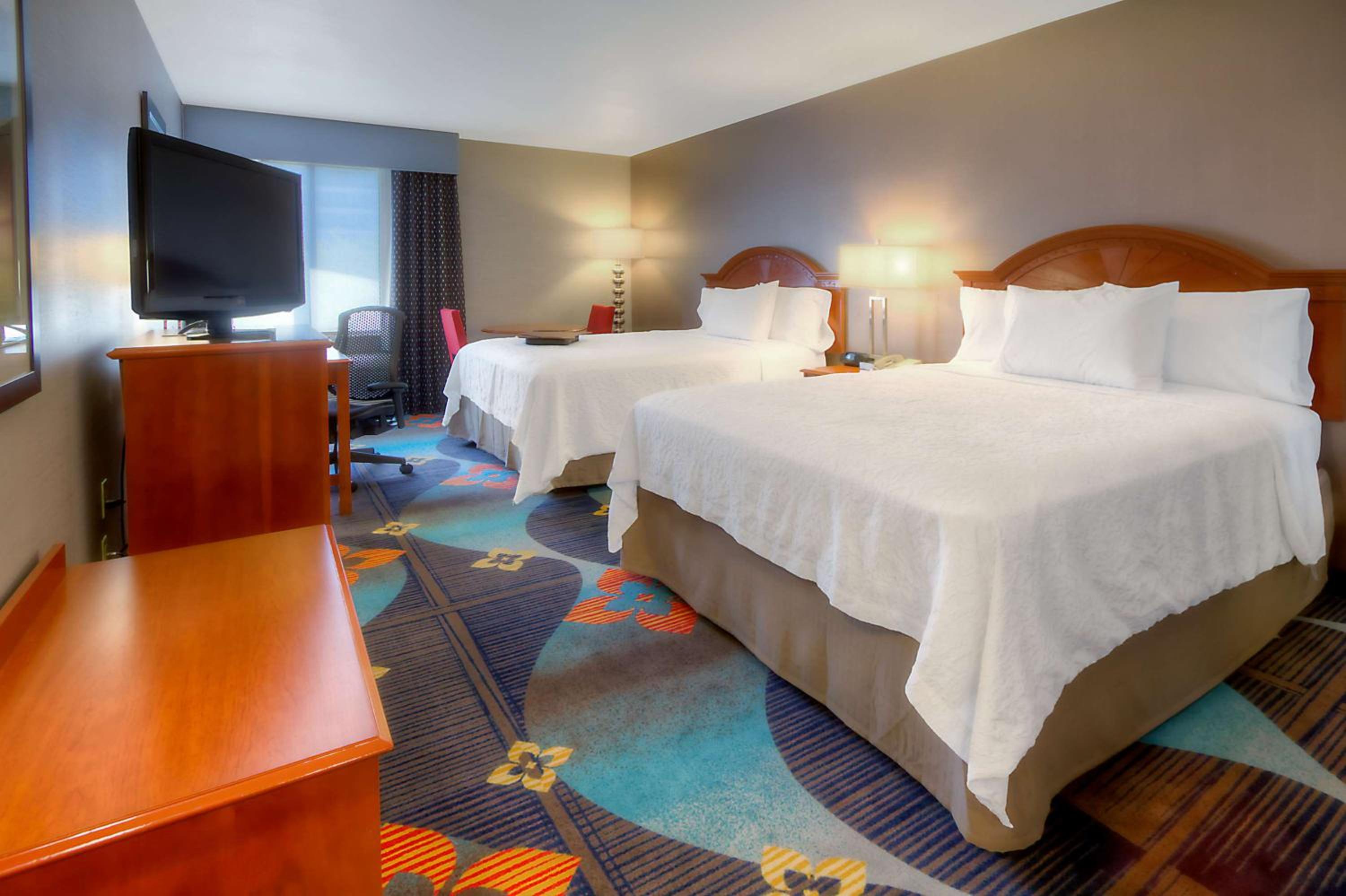 Room with Two Queen Beds - Non-Smoking - Photo 2