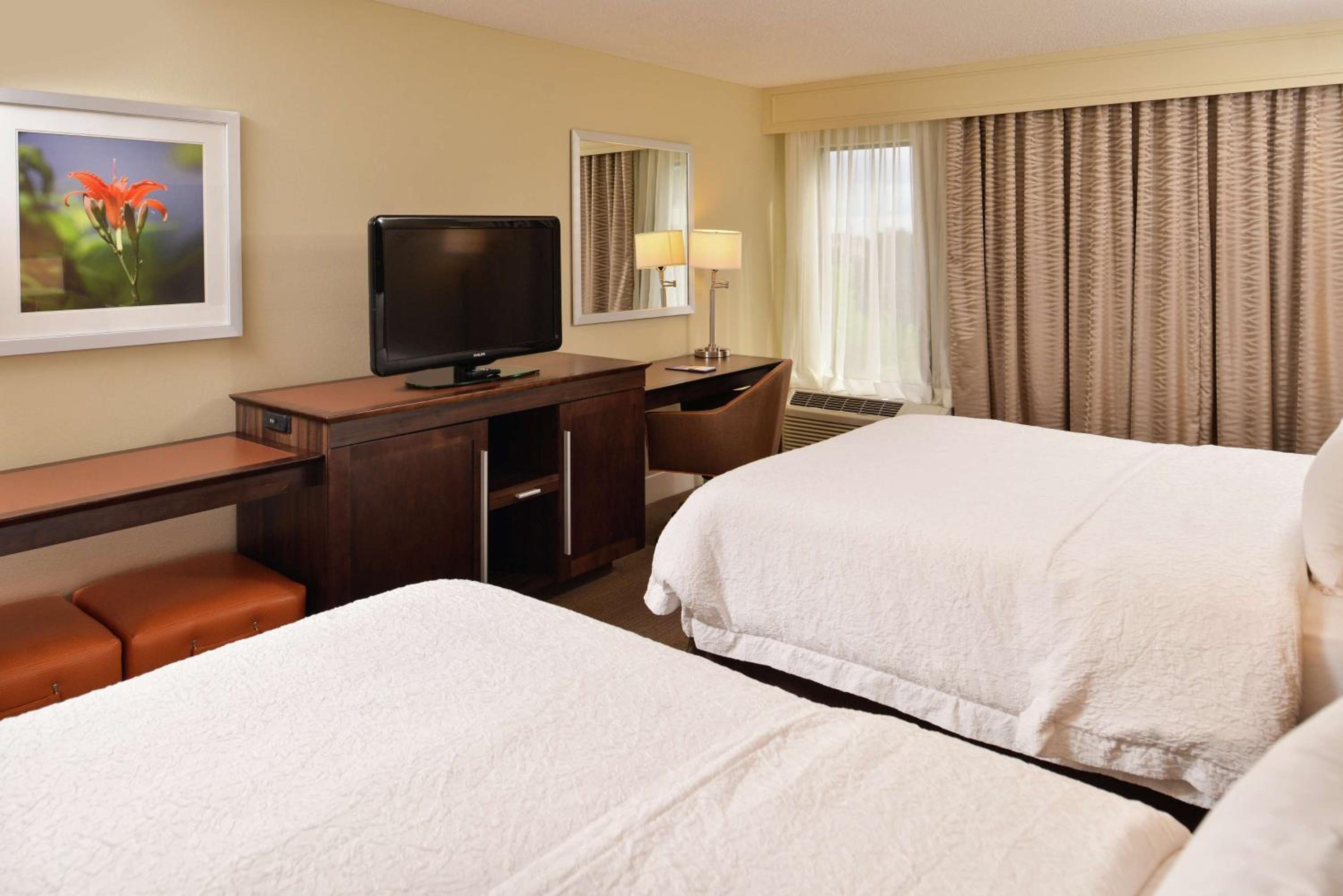 Room with Two Queen Beds - Non-Smoking - Photo 1