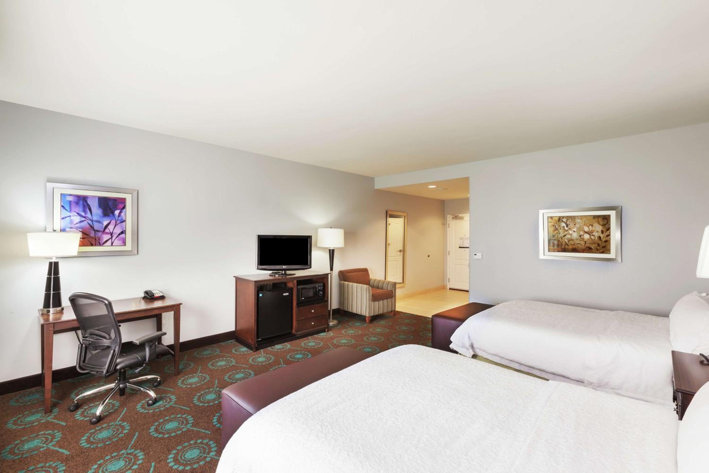 Room with Two Queen Beds - Non-Smoking - Photo 1