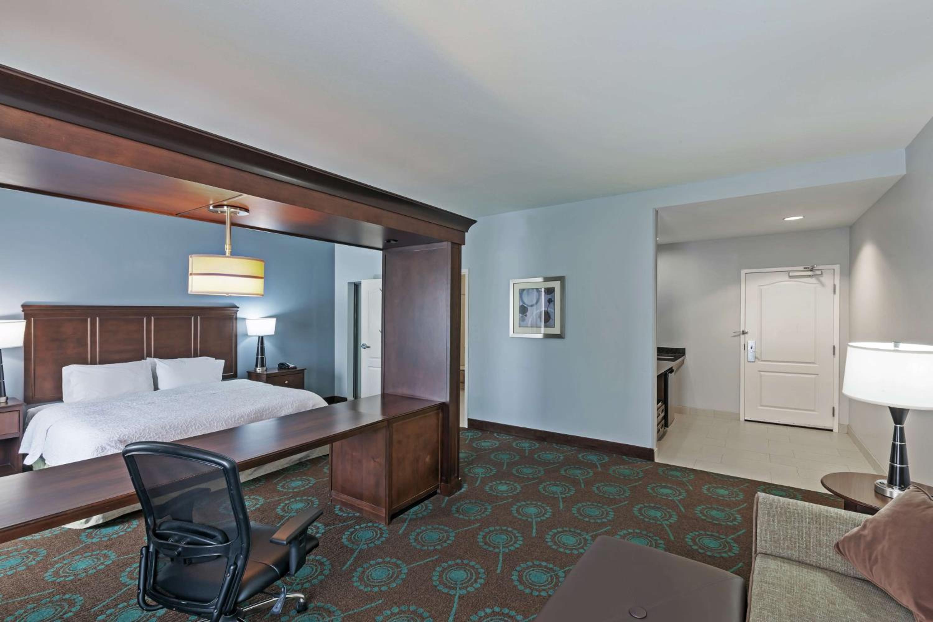 King Studio Suite with Sofa Bed - Non-Smoking - Photo 5