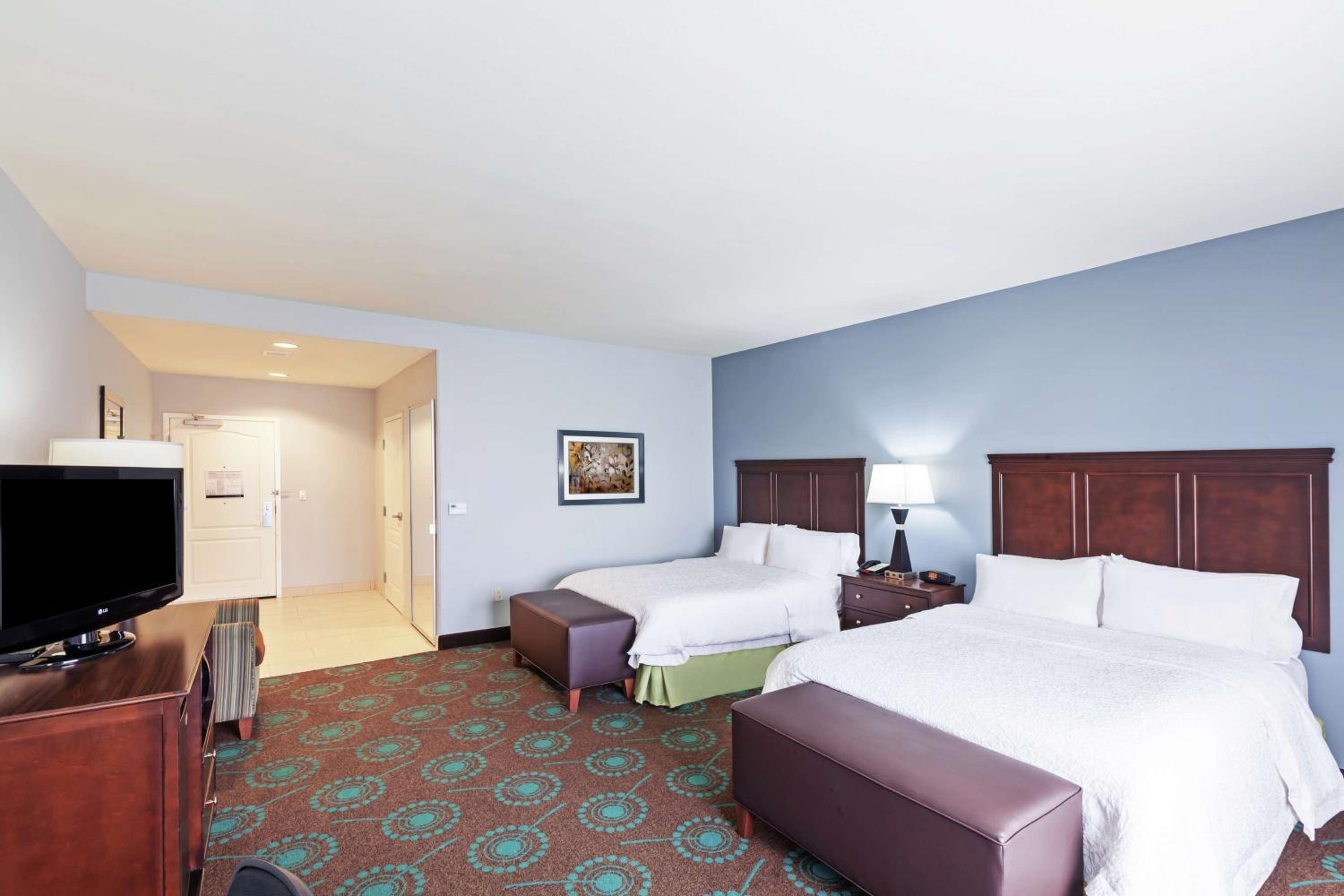 Queen Room with Two Queen Beds - Hearing Access/Non-Smoking - Photo 3
