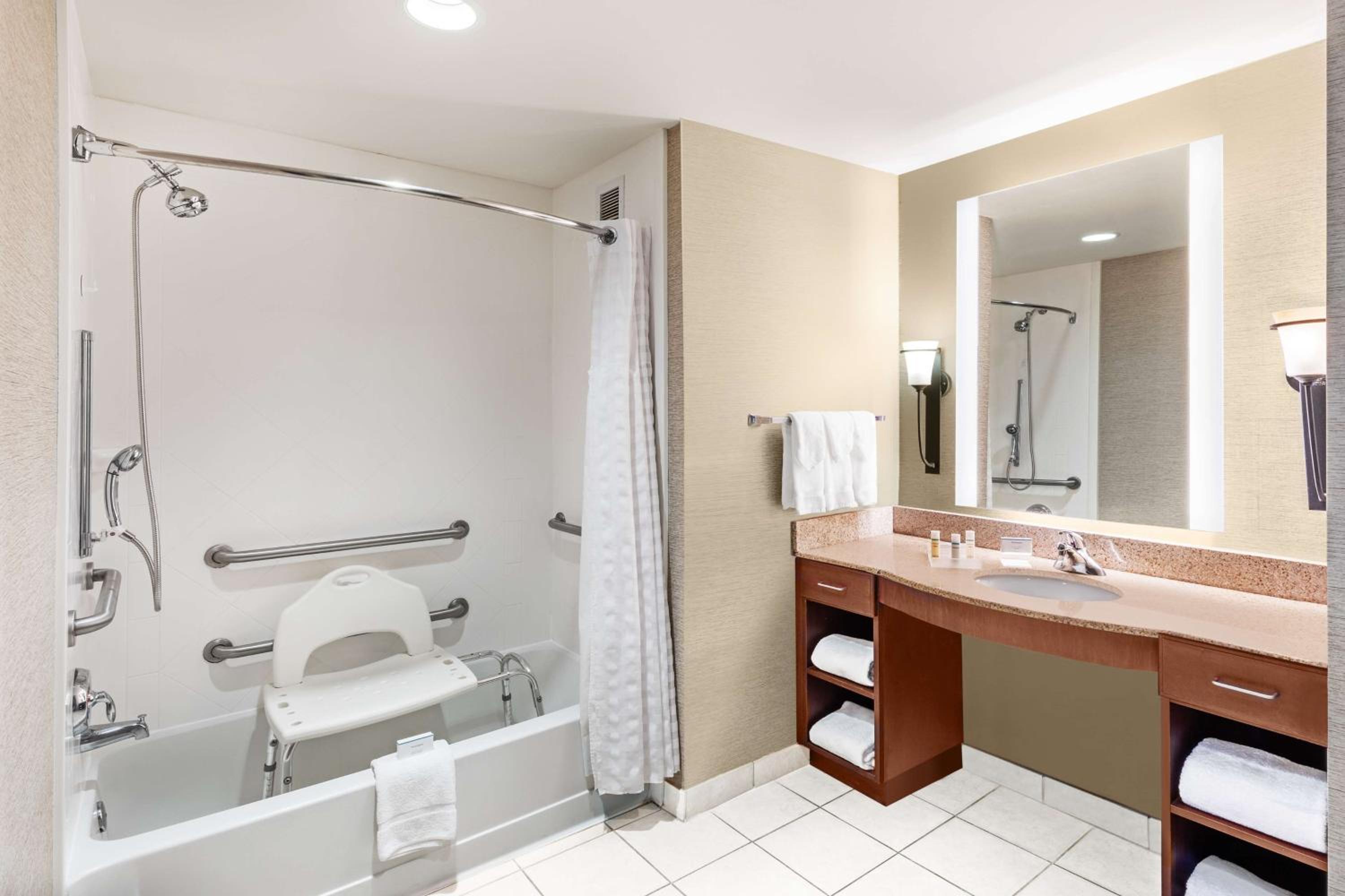 Suite with Two Queen Beds and Tub - Mobility and Hearing Access/Non-Smoking - Photo 6