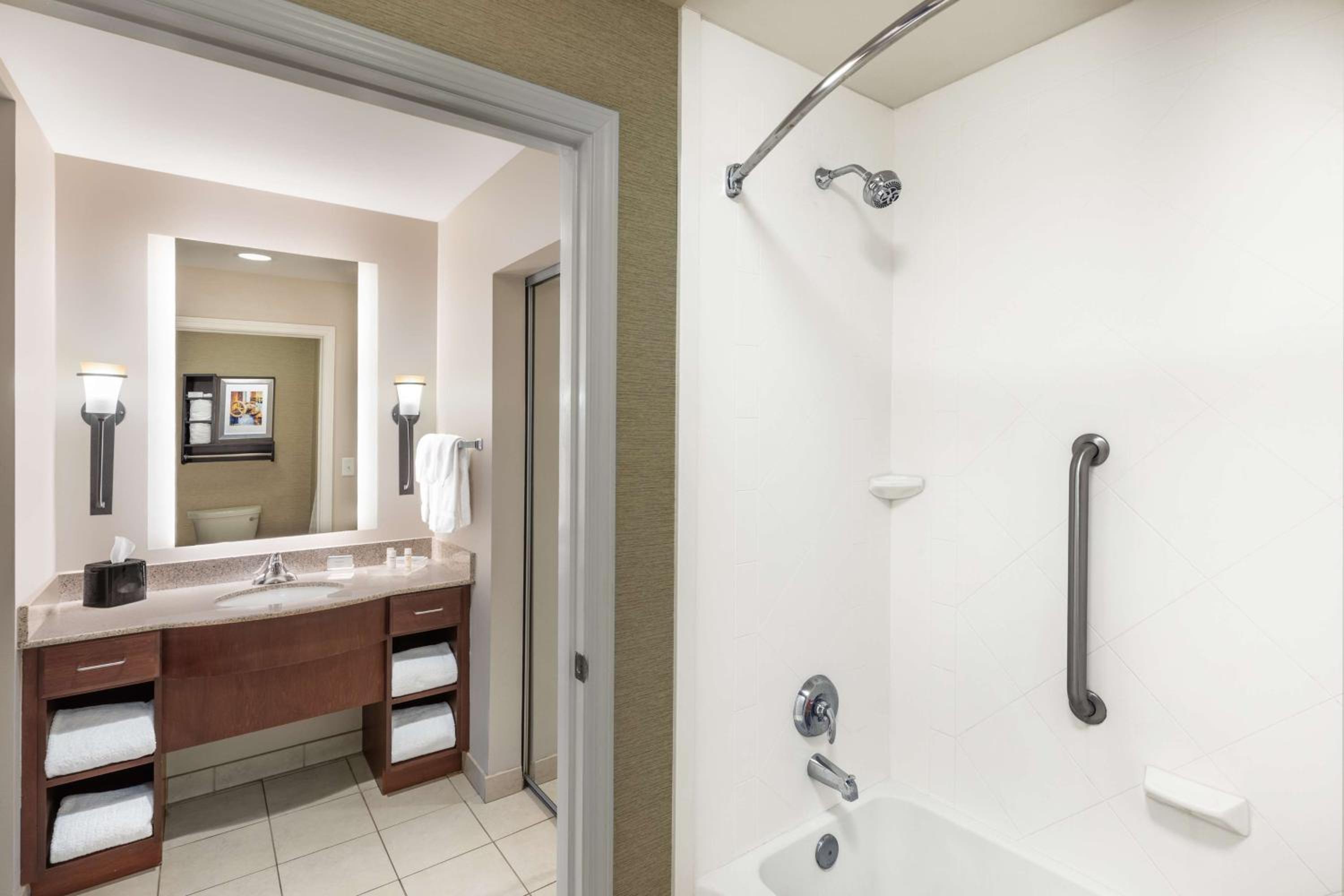 King Studio Suite - Non-Smoking - Photo 7