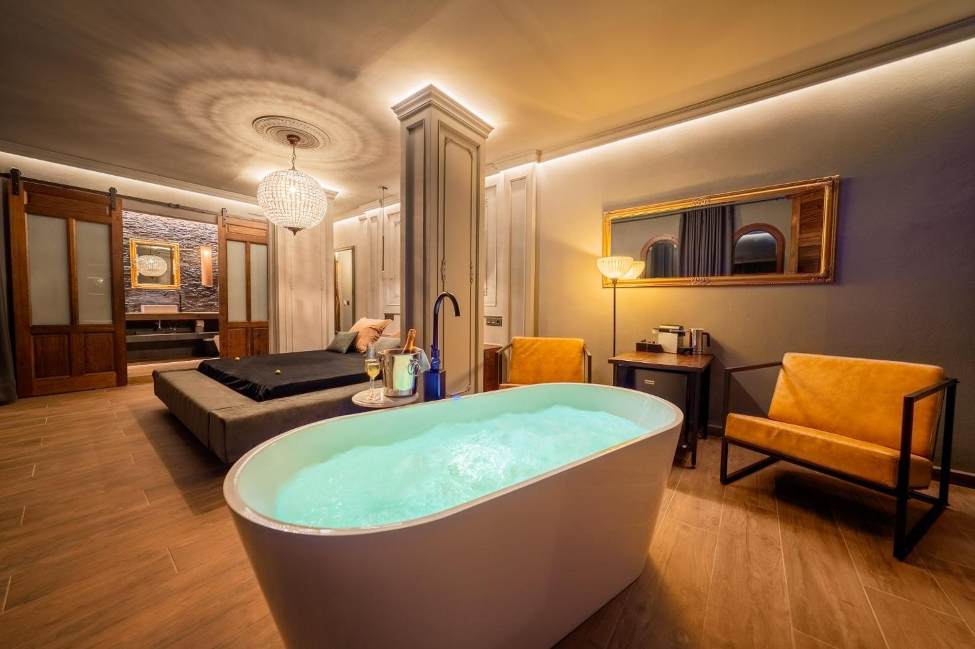 Deluxe Suite photo 2