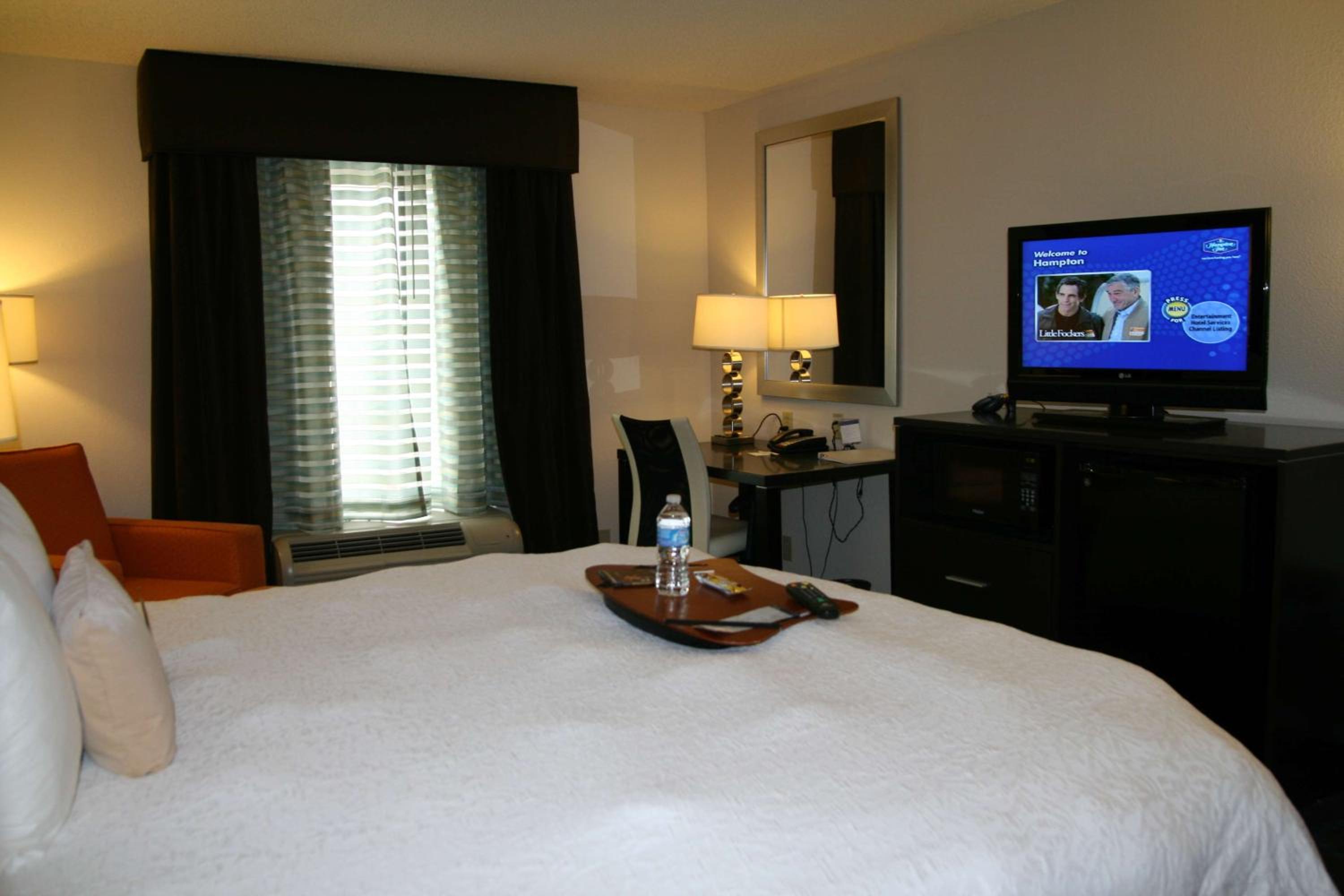 King Room with King Bed - Non-Smoking - Photo 1