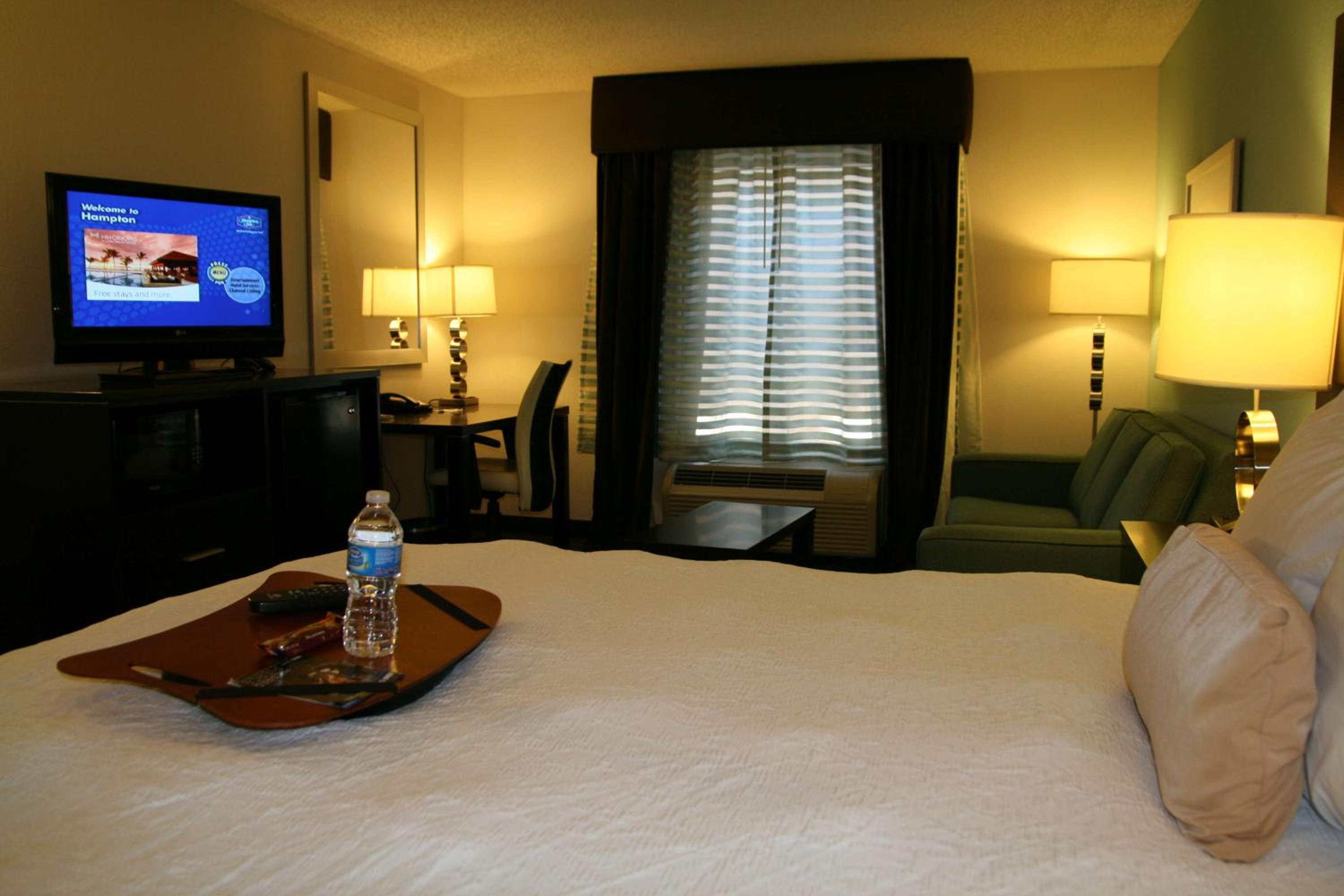 King Room with Sofa Bed and Study - Non-Smoking - Photo 1