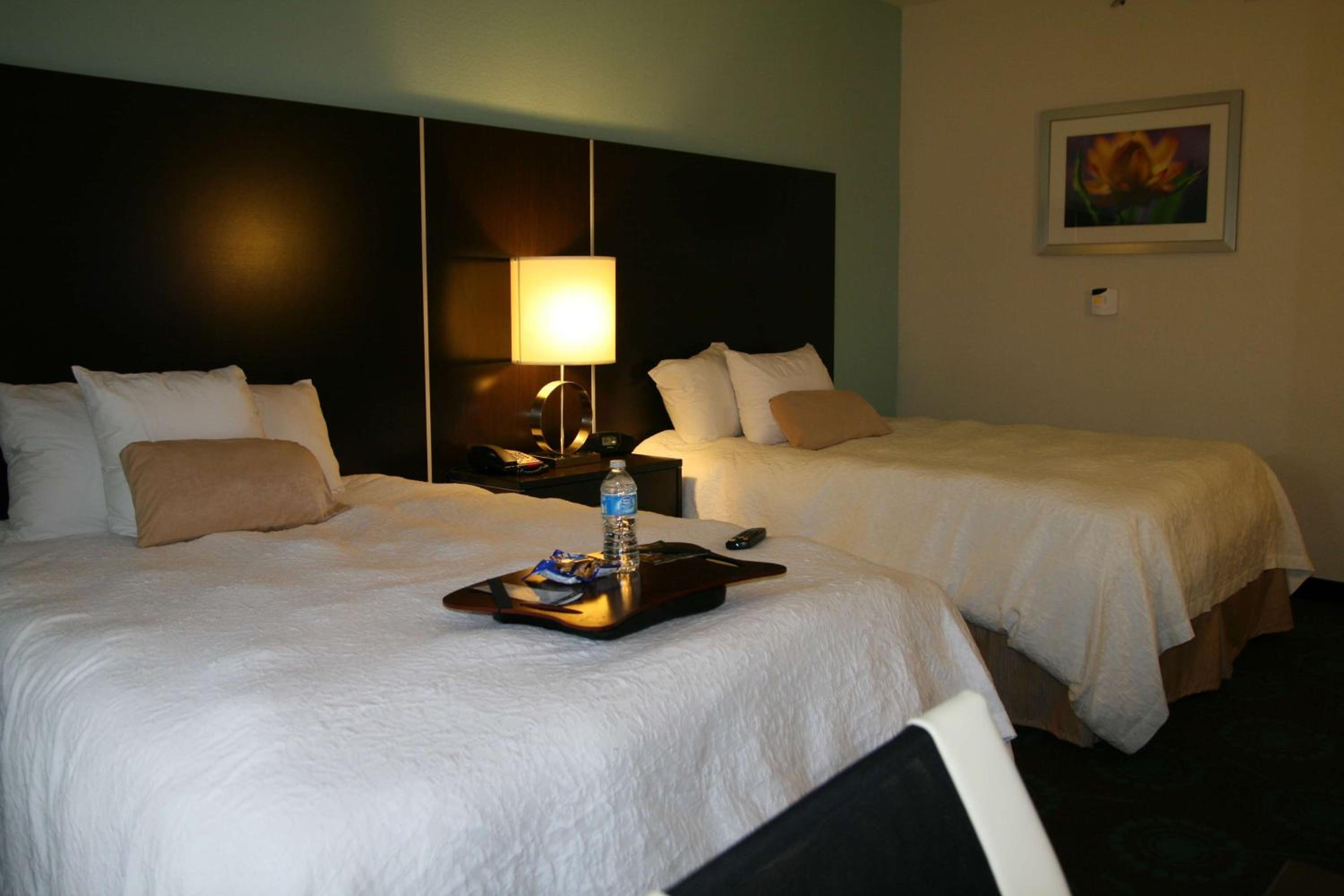Room with Two Queen Beds - Non-Smoking - Photo 2
