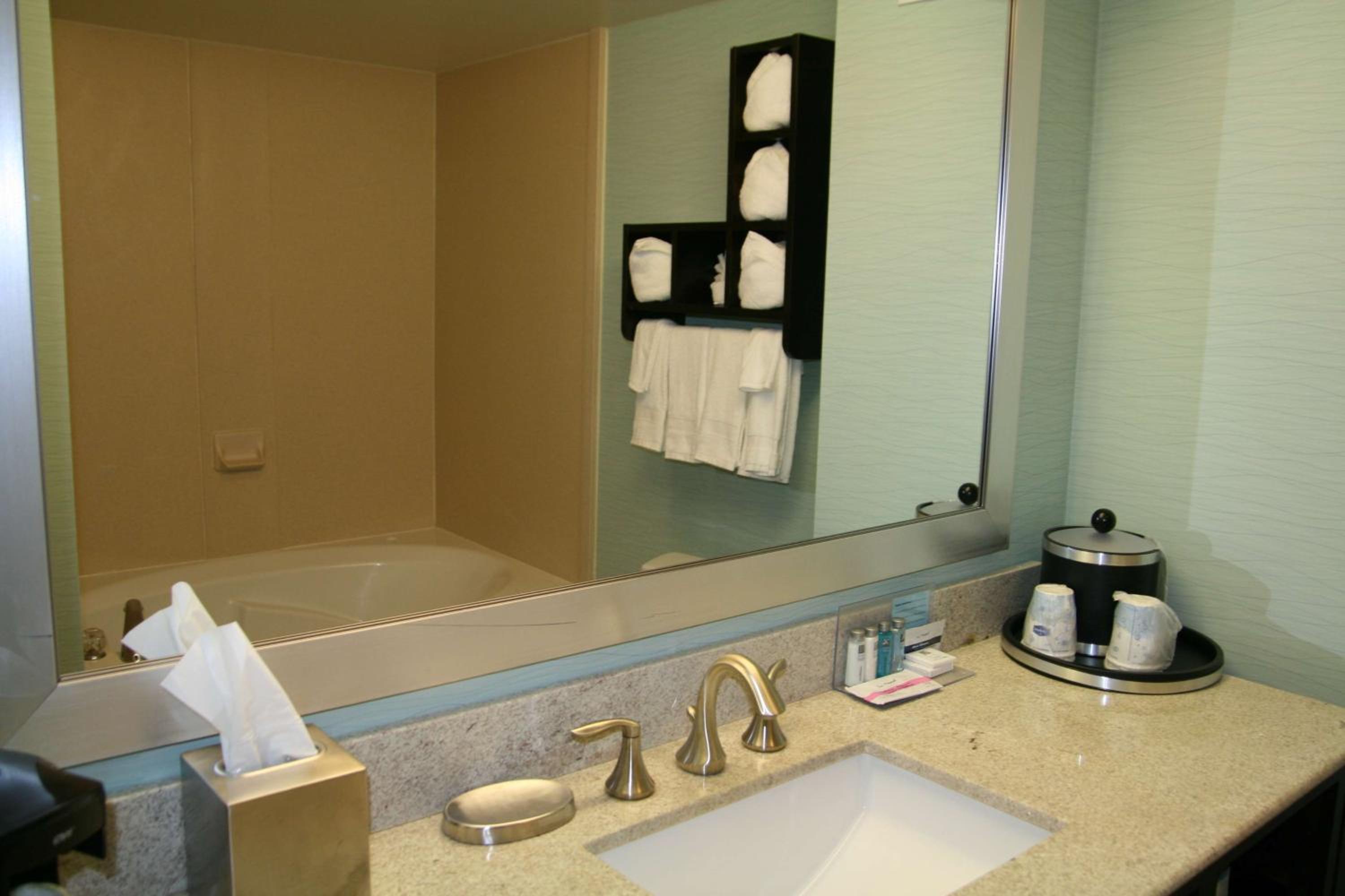 King Room with Spa Bath - Non-Smoking - Photo 2