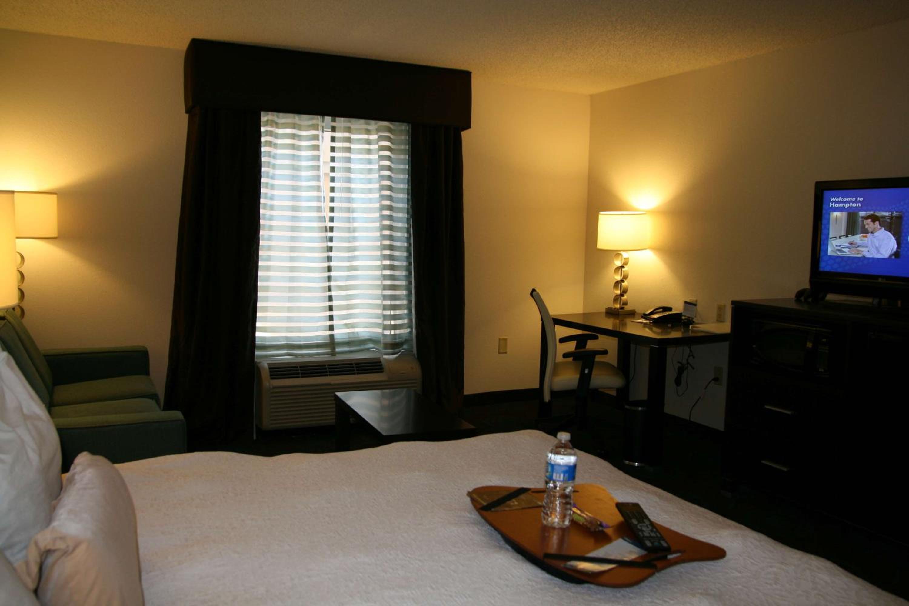 King Room with Sofa Bed and Study - Non-Smoking - Photo 2