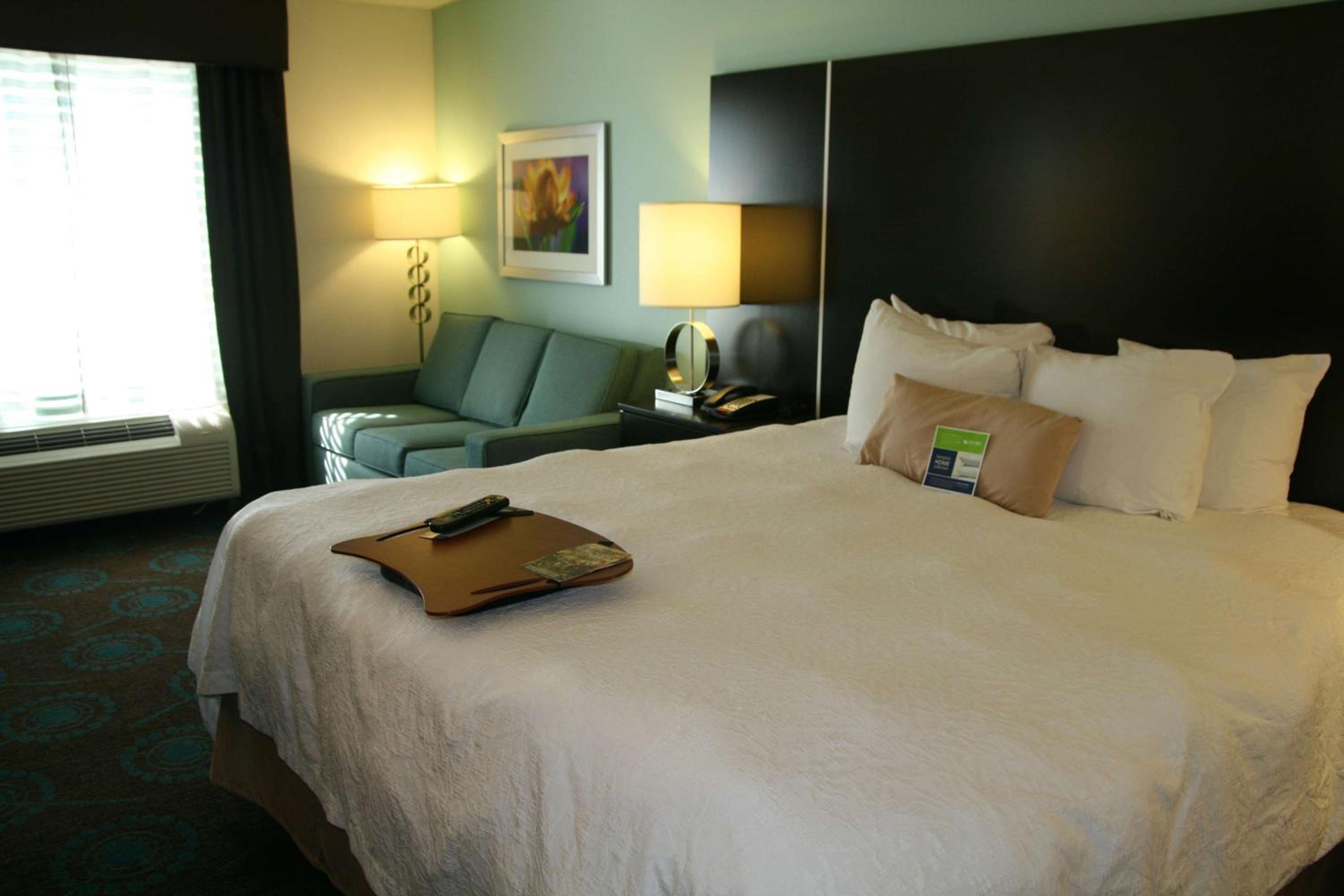 King Room with Sofa Bed and Study - Non-Smoking - Photo 3