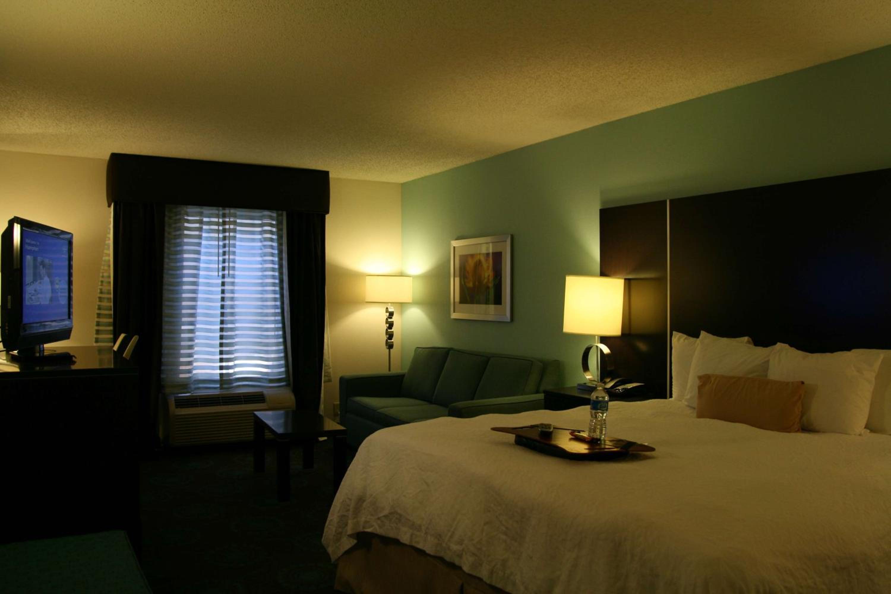 King Room with Sofa Bed and Study - Non-Smoking - Photo 4