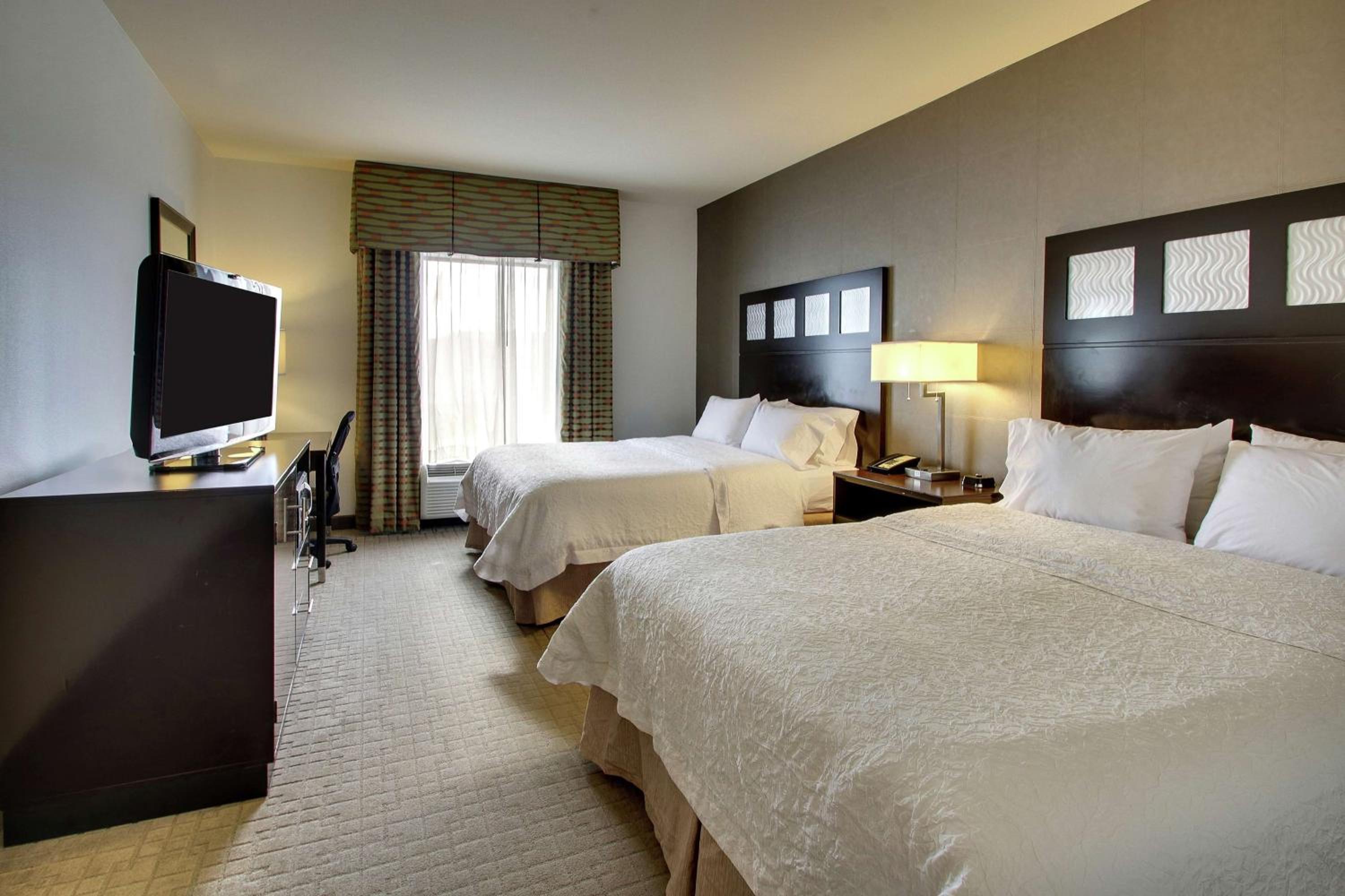 Room with Two Queen Beds - Non-Smoking - Photo 1
