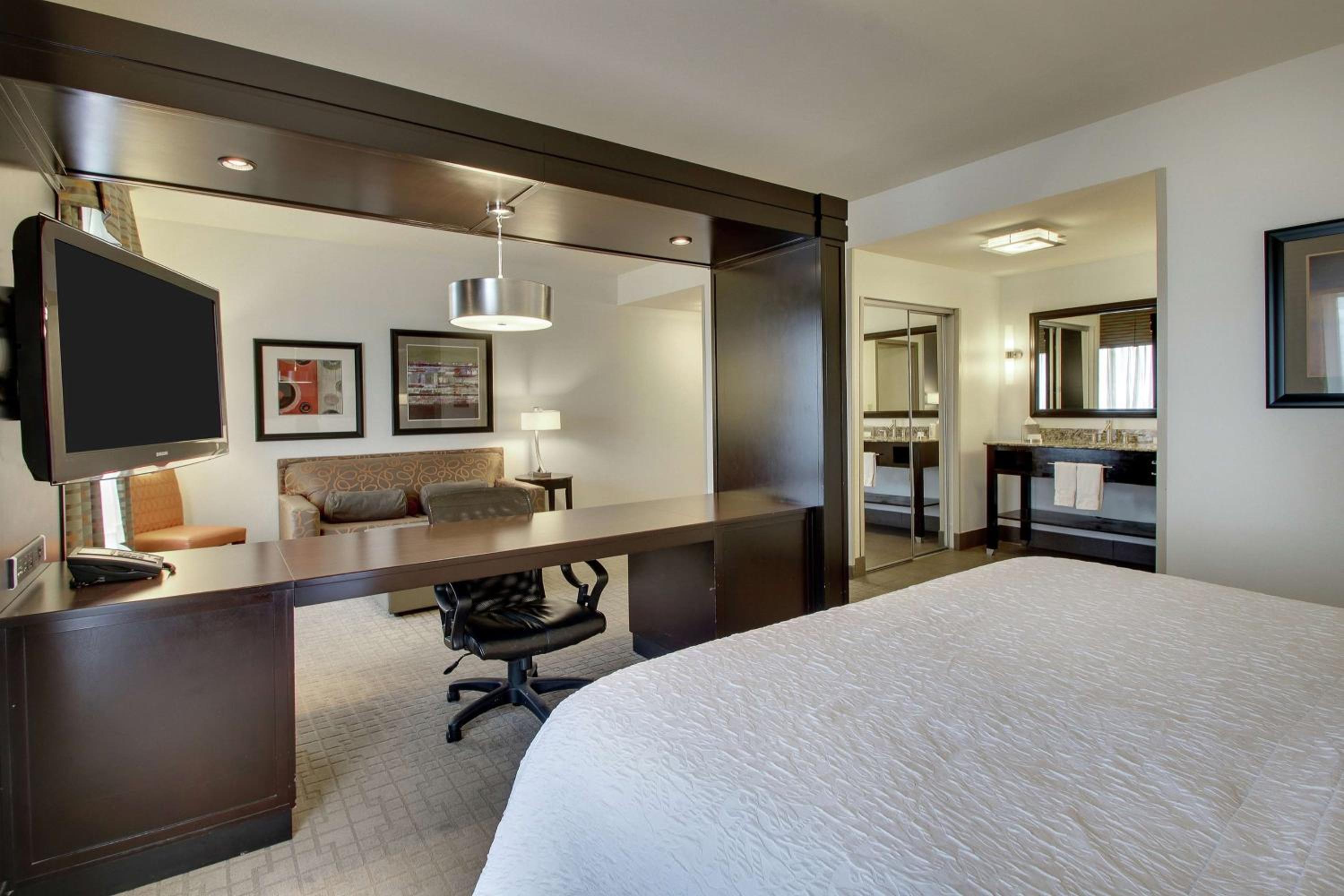 King Studio Suite with Sofa Bed - Non-Smoking - Photo 2