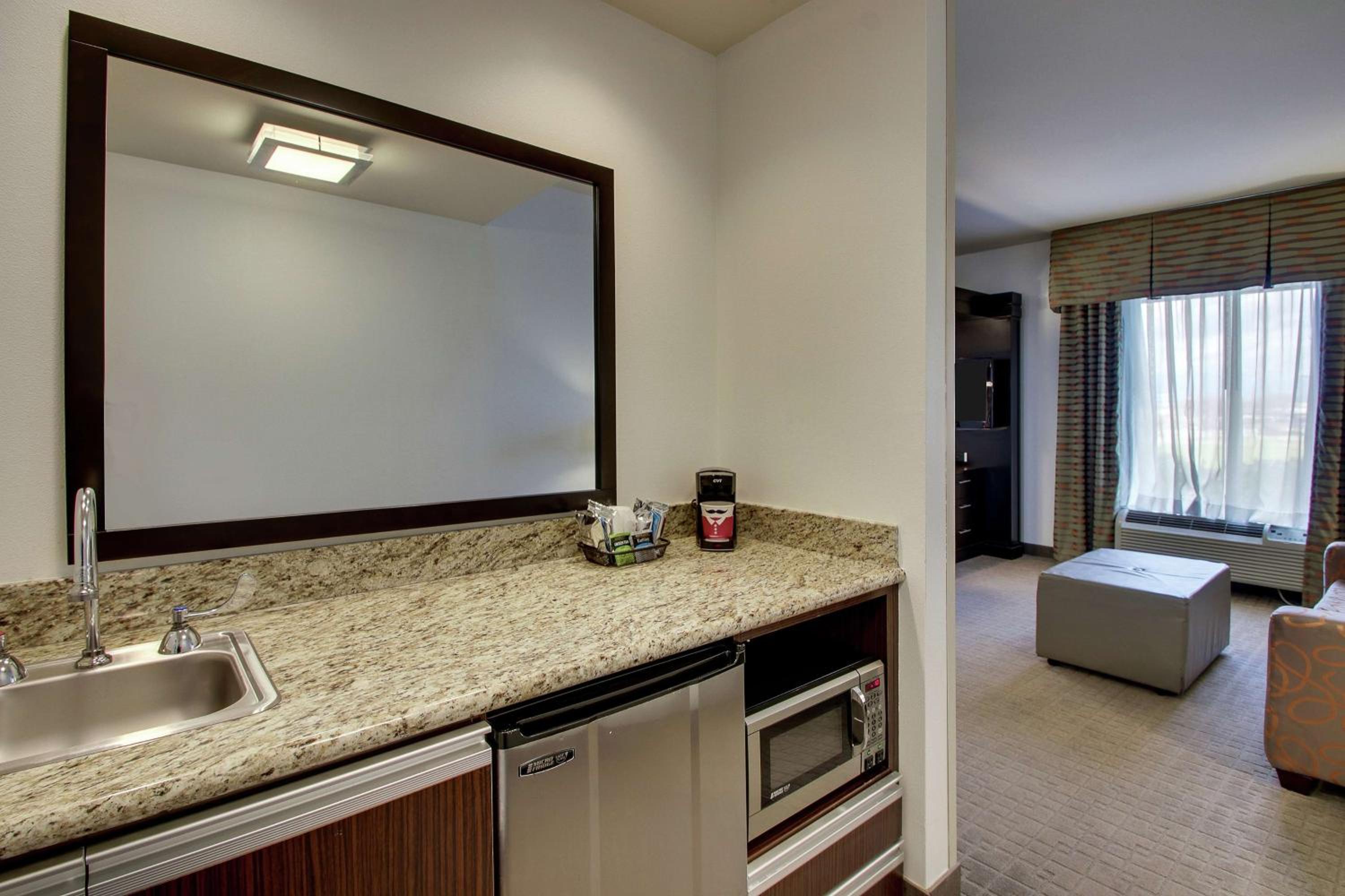 King Studio Suite with Sofa Bed - Non-Smoking - Photo 5