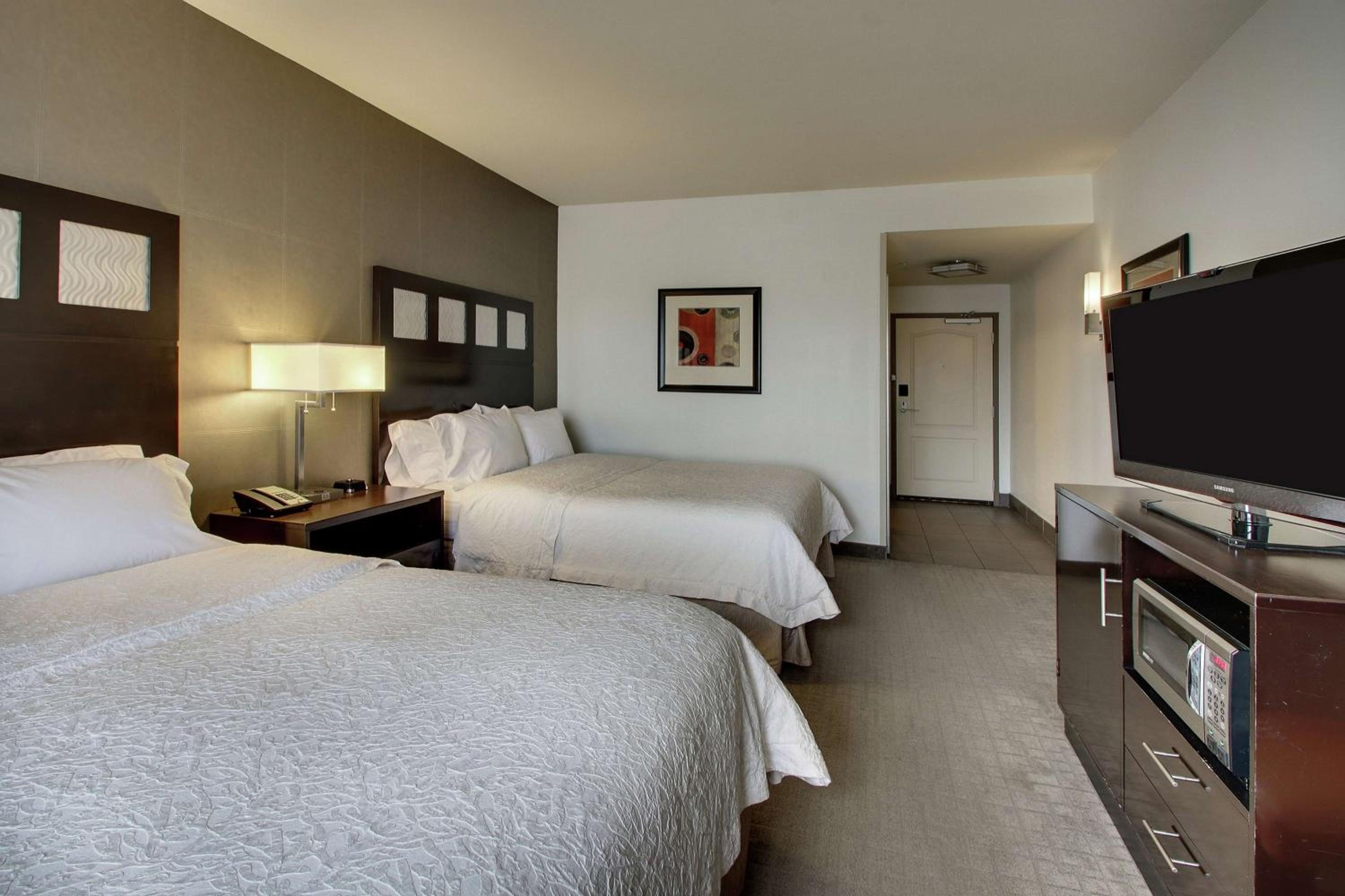 Room with Two Queen Beds - Non-Smoking - Photo 3