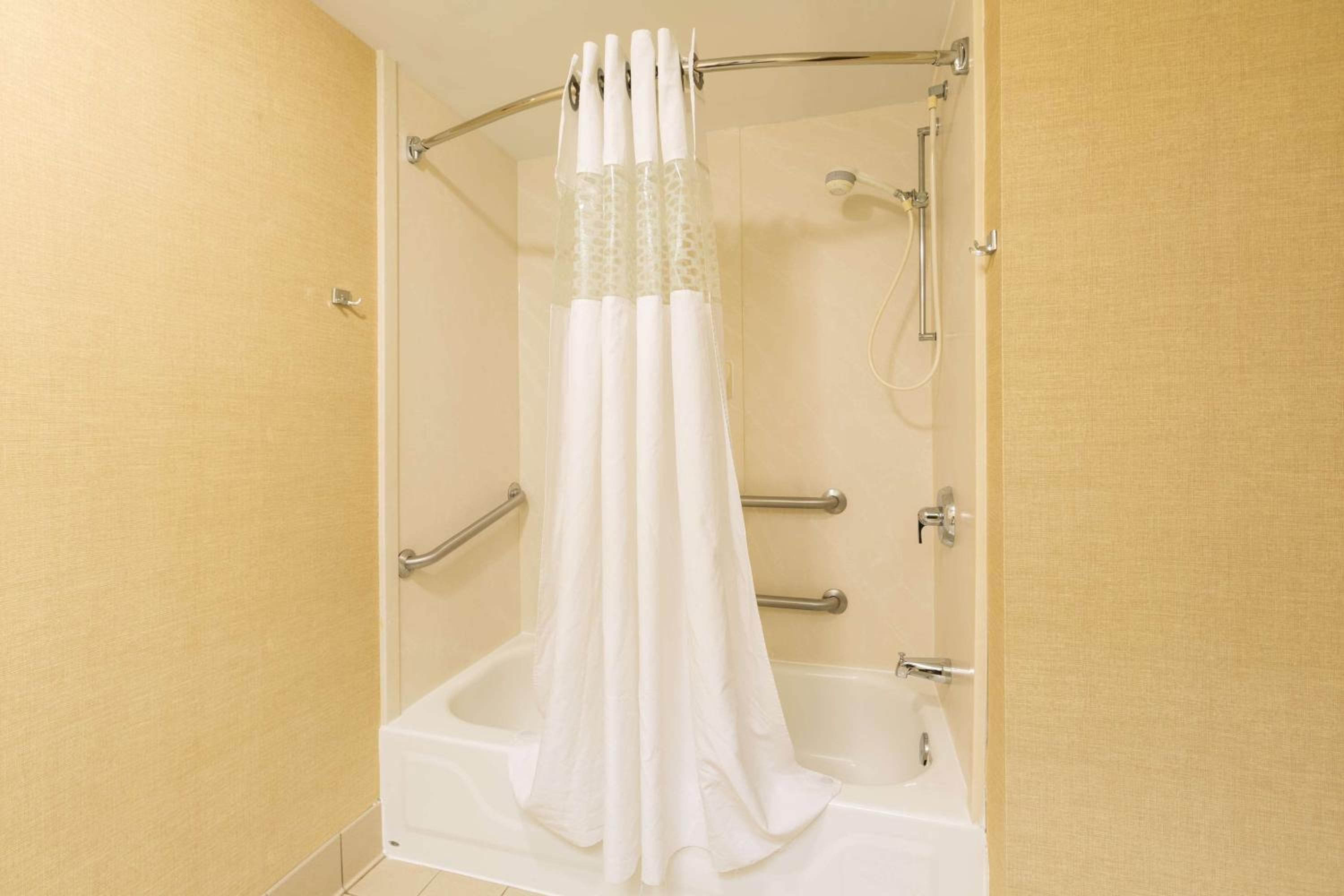 King Room - Mobility Access/Non-Smoking - Photo 4