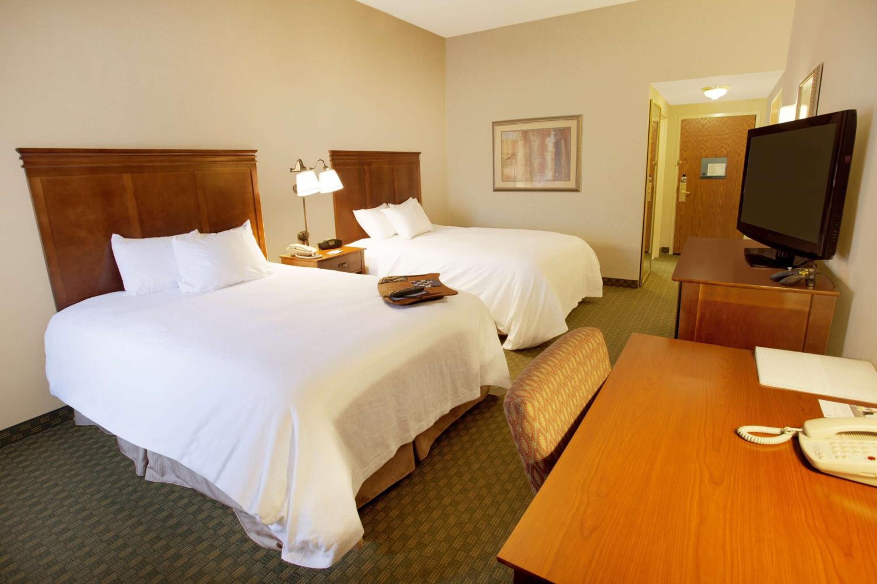 Room with Two Queen Beds - Non-Smoking - Photo 1