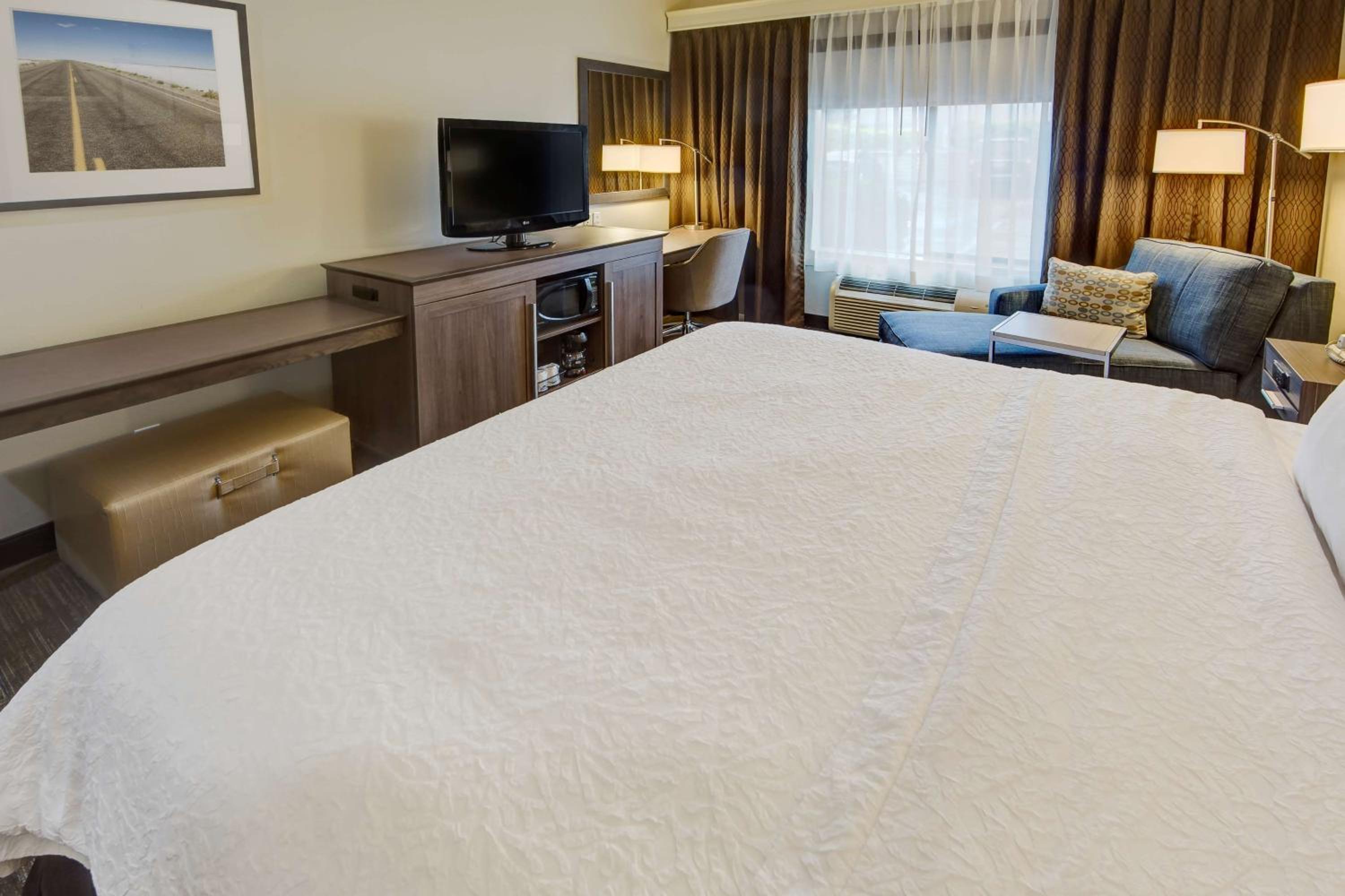 King Room - Non-Smoking - Photo 1