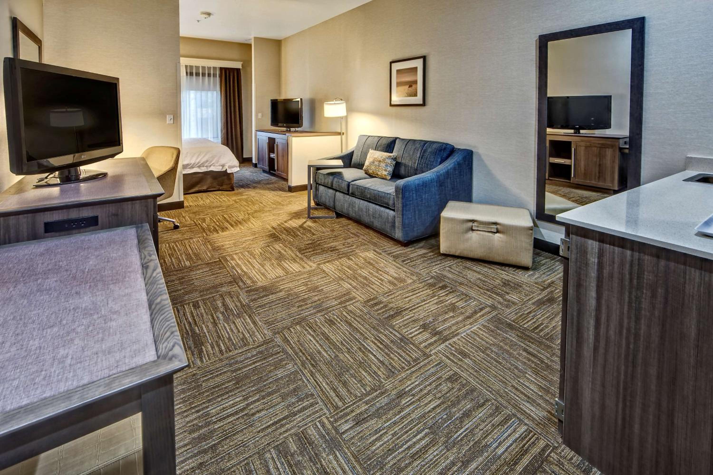 King Room with Sofa Bed - Non-Smoking - Photo 1