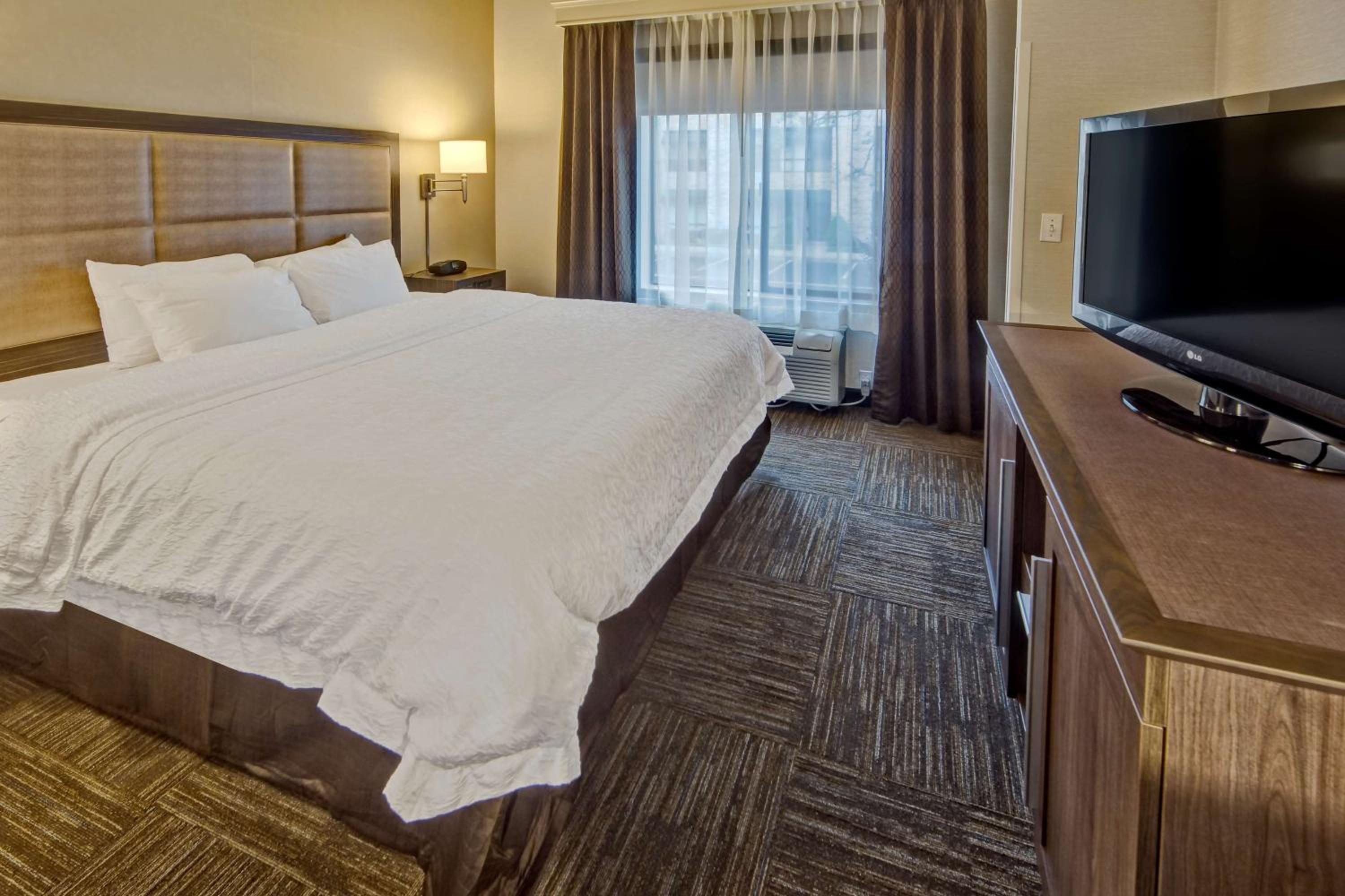 King Room with Sofa Bed - Non-Smoking - Photo 5