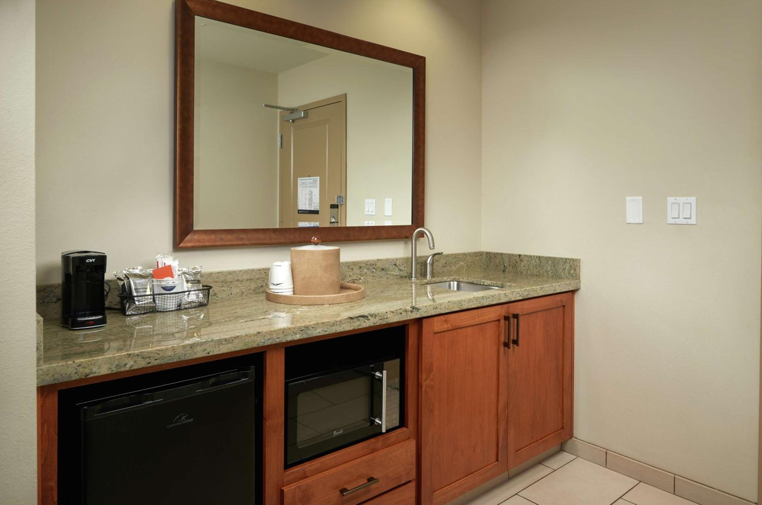 King Studio Suite - Non-Smoking - Photo 4