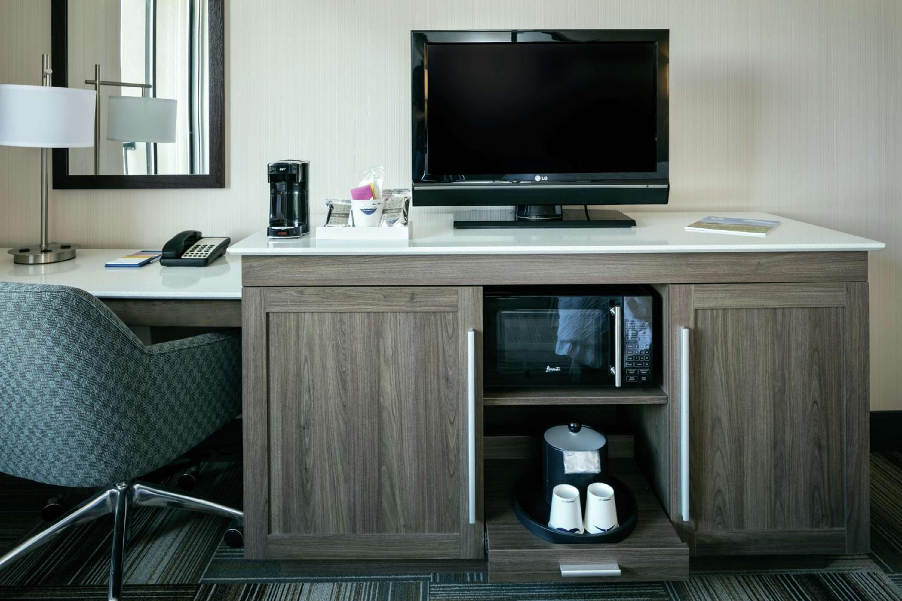 King Guest Room - Photo 6
