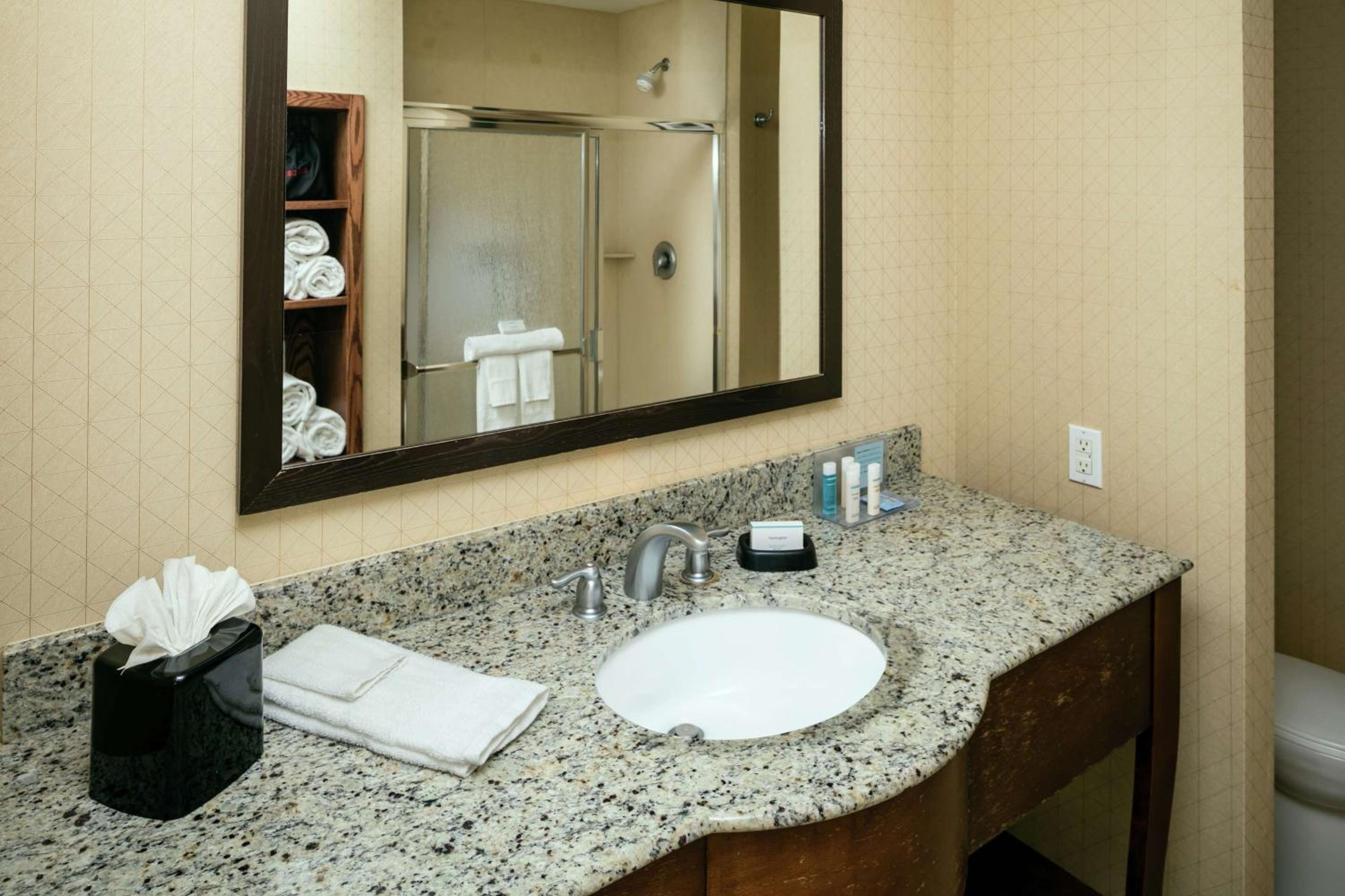 King Guest Room - Photo 4
