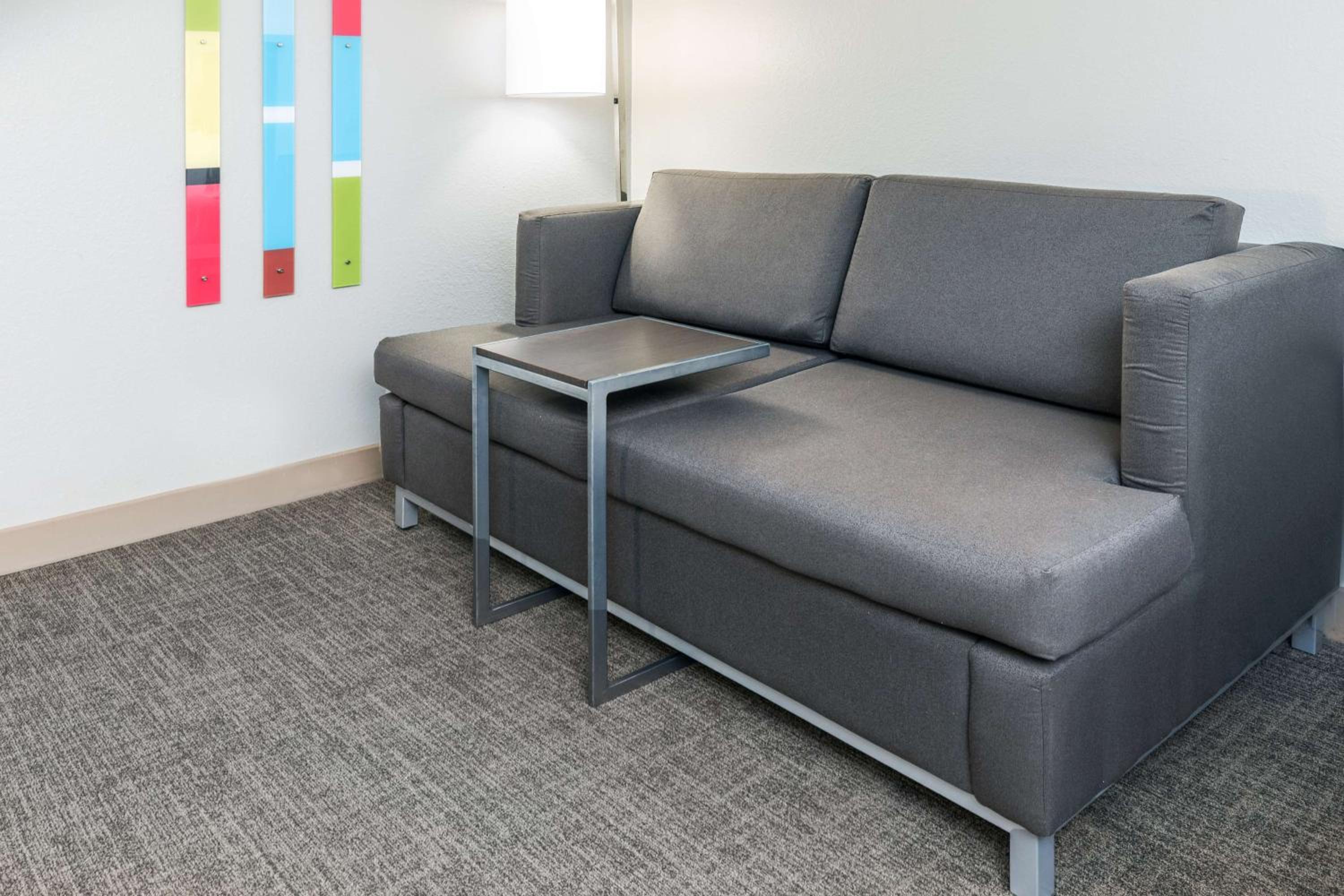 King Room with Sofa Bed - Non-Smoking - Photo 4