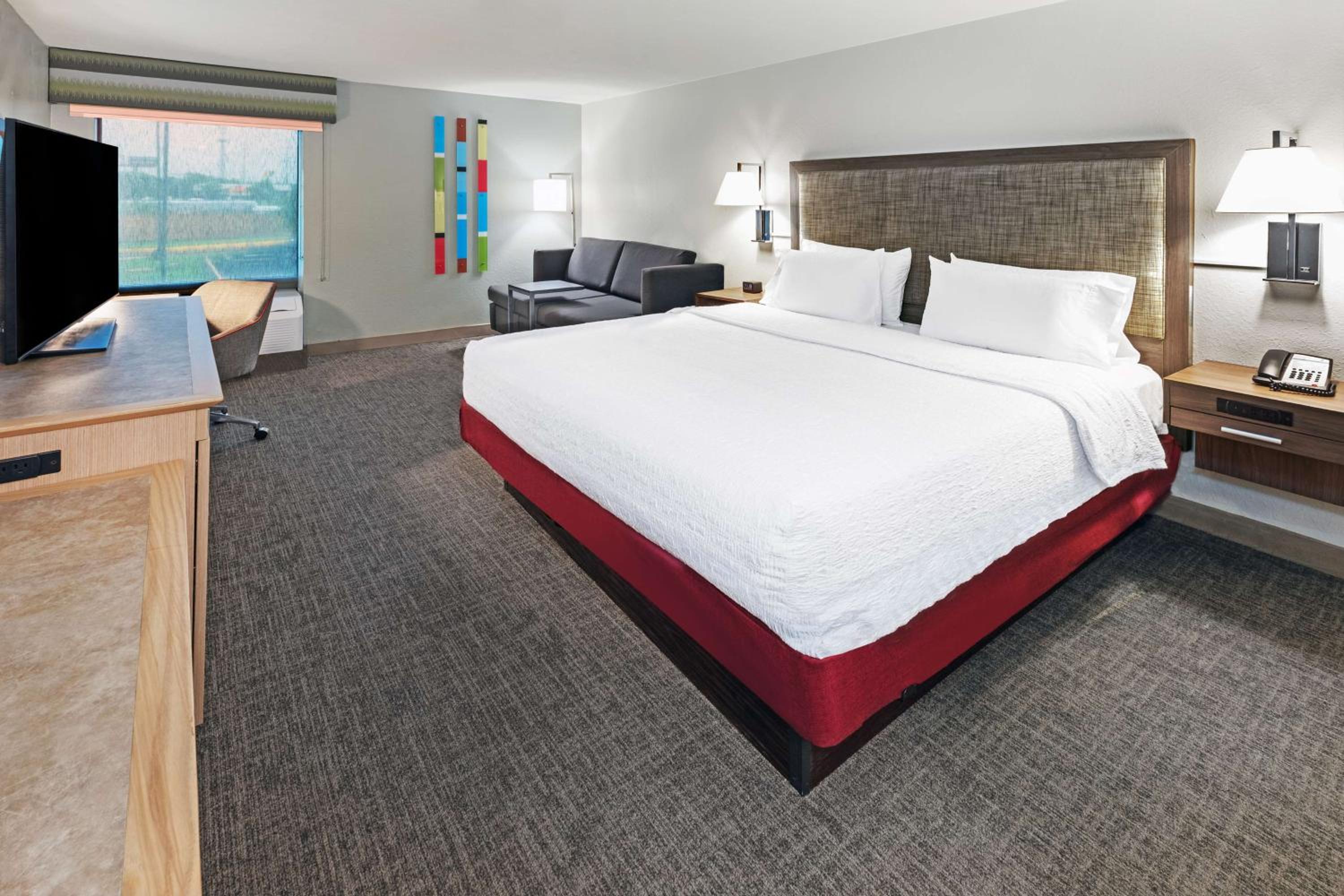 King Room with Sofa Bed - Non-Smoking - Photo 1