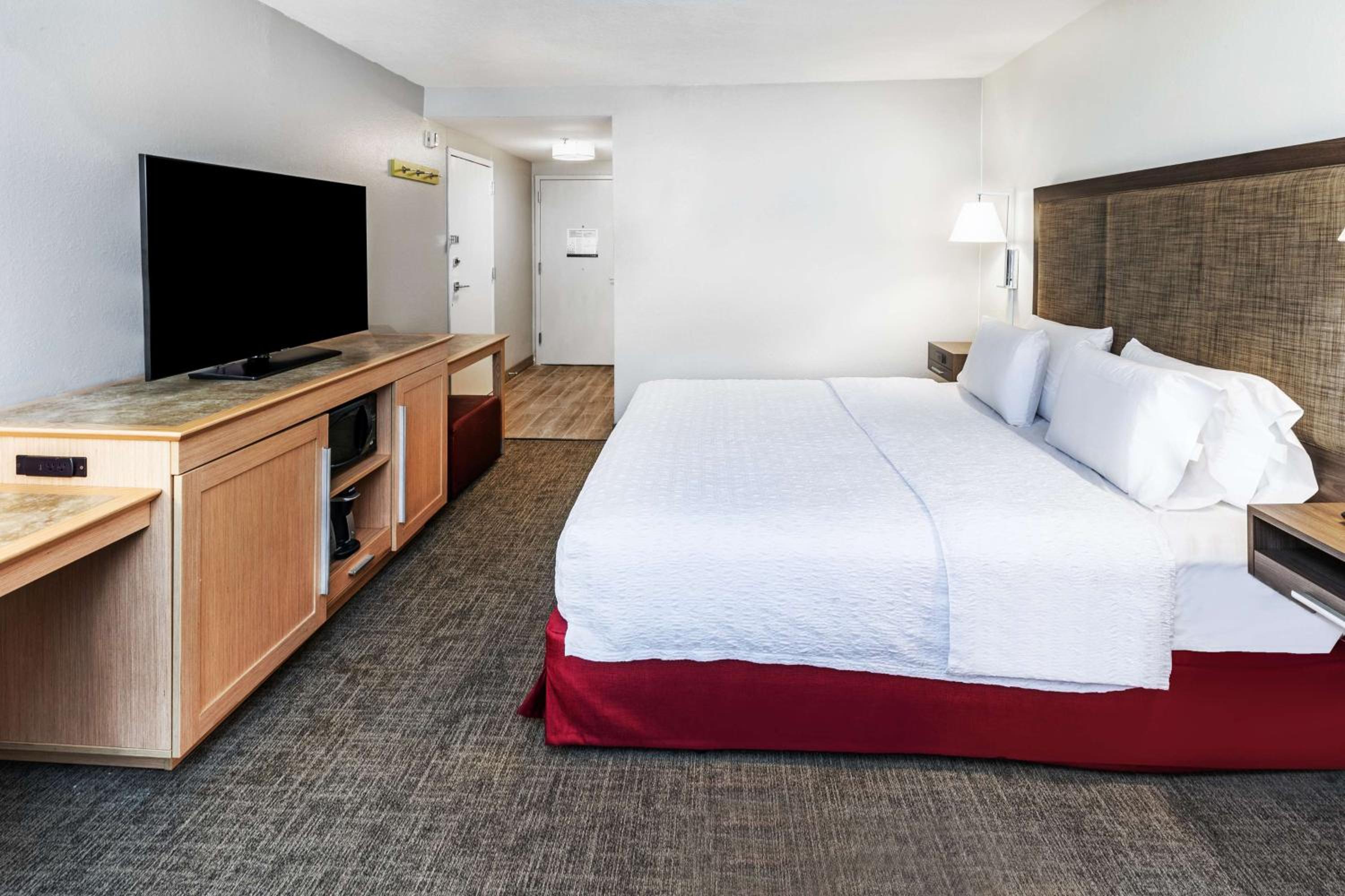 King Room Mobility and Hearing Access/Non-Smoking - Photo 4