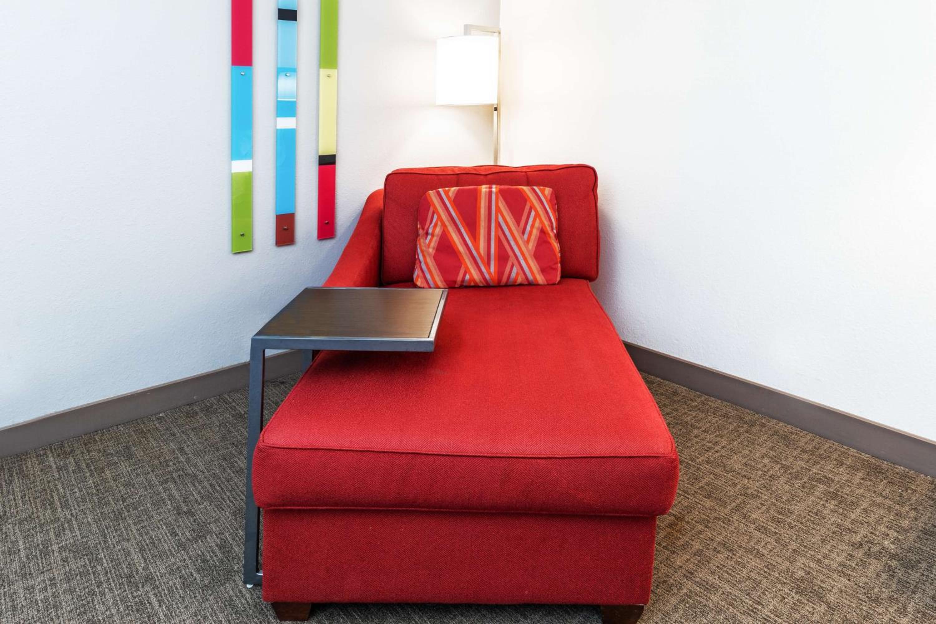 King Room Mobility and Hearing Access/Non-Smoking - Photo 3