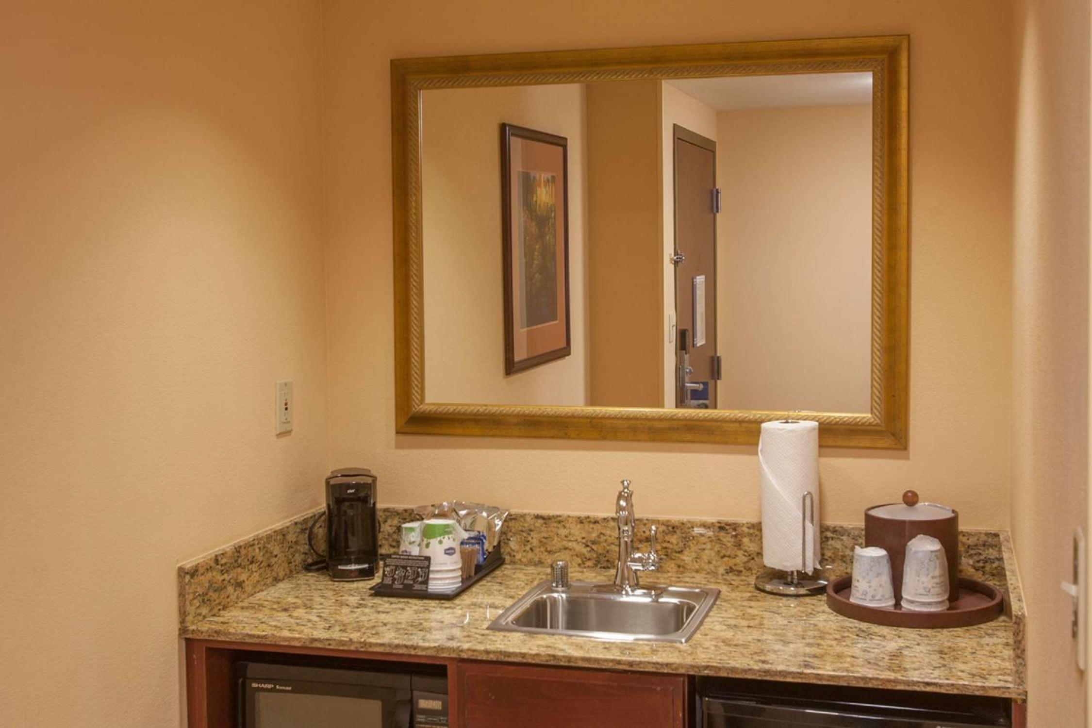 King Studio Suite - Non-Smoking - Photo 4