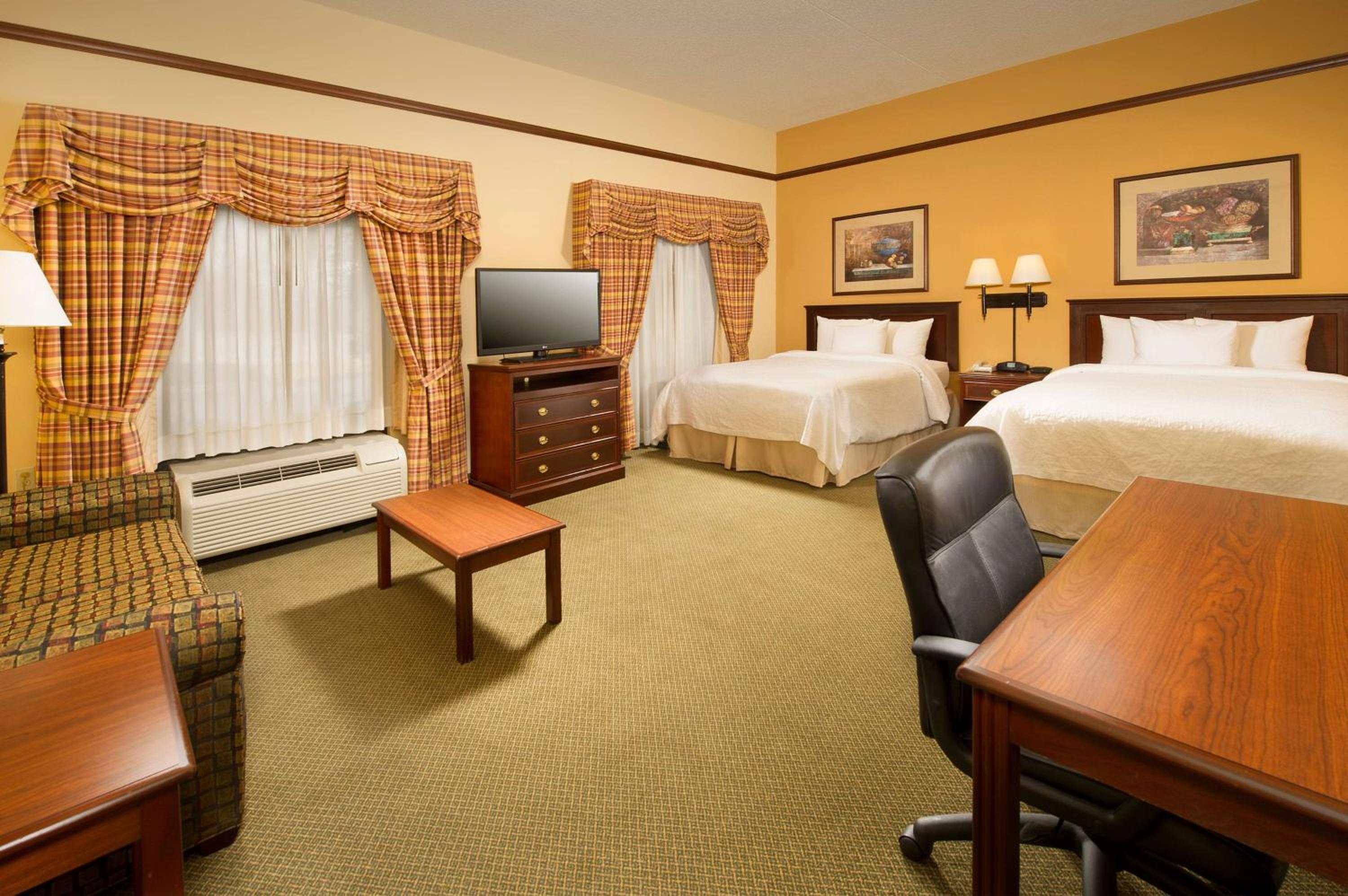 Queen Studio Suite with Two Queen Beds - Non-Smoking - Photo 1