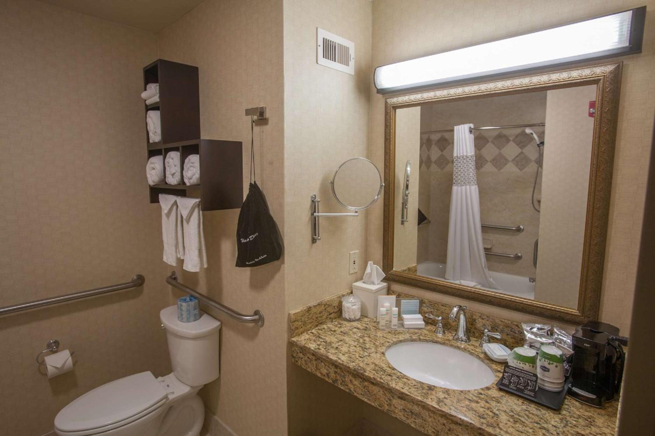King Room with Accessible Tub - Mobility and Hearing Access/Non-Smoking - Photo 5