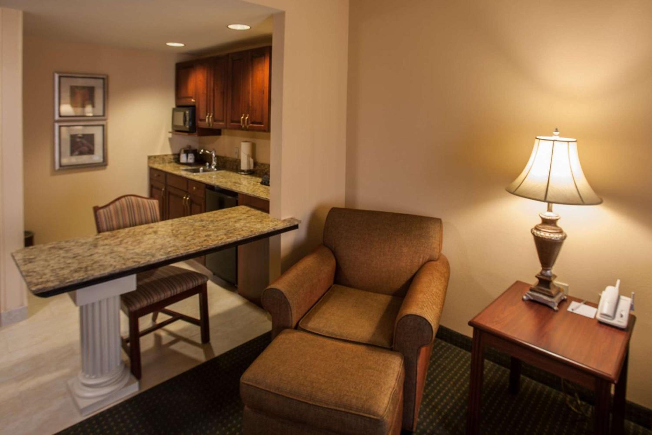 One-Bedroom King Suite with Whirlpool - Non-Smoking  - Photo 3