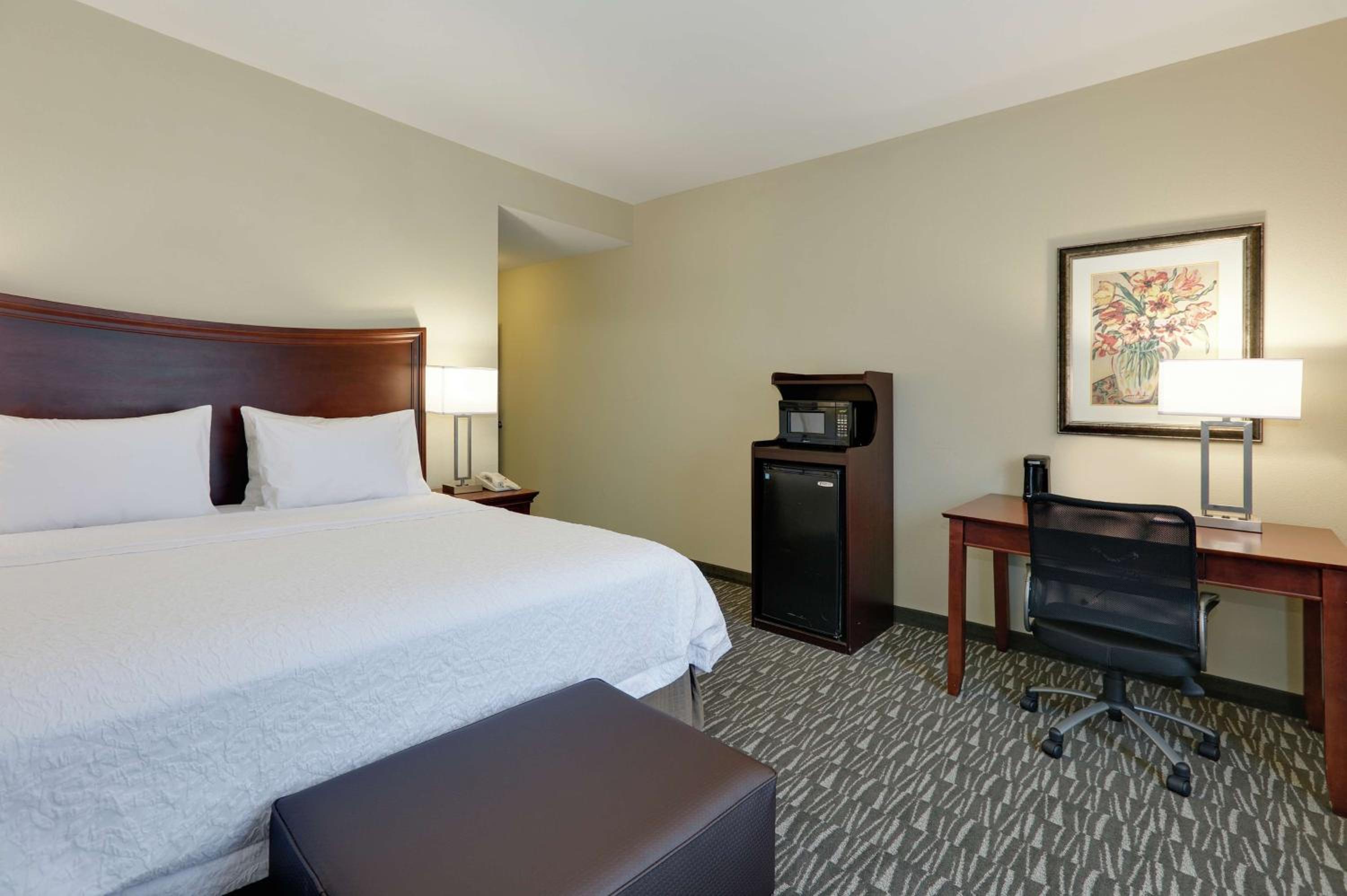 King Room with King Bed - Non-Smoking - Photo 1