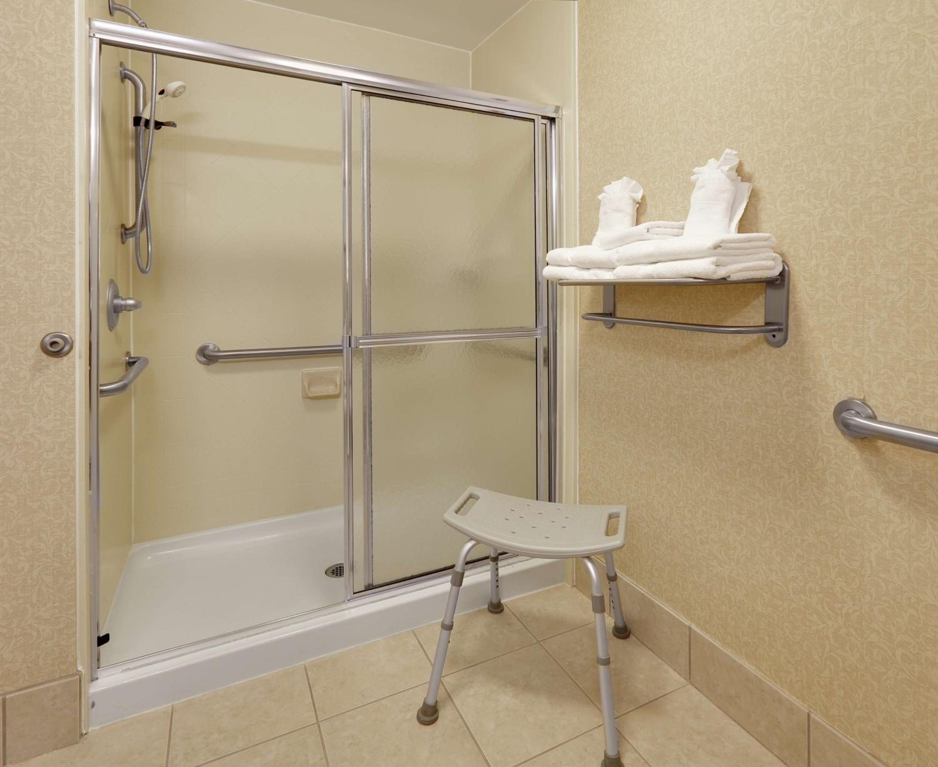 King Suite with King Bed and Large Shower - Mobility Accessible - Non-Smoking - Photo 1