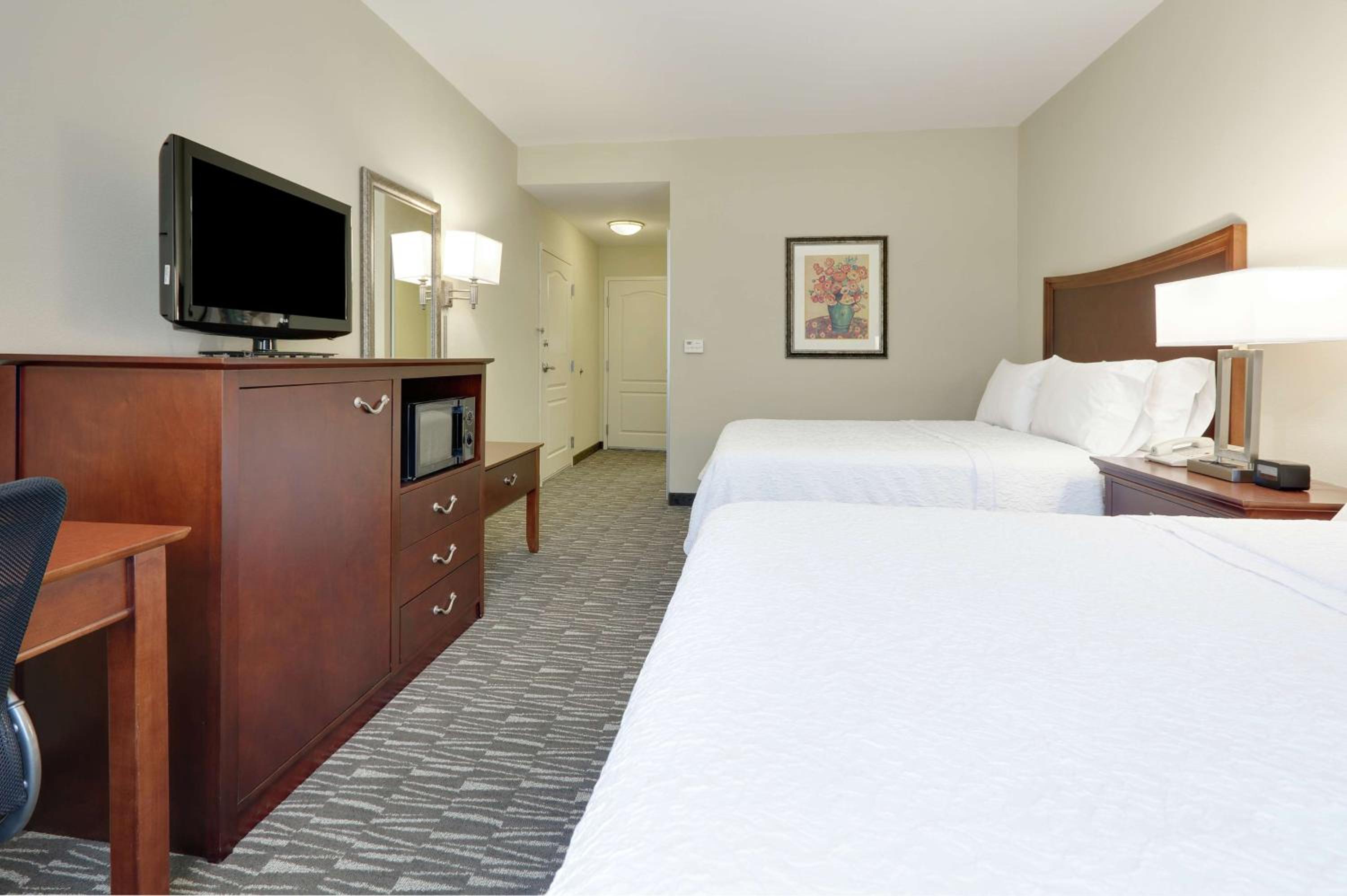 Room with Two Queen Beds - Non-Smoking - Photo 2
