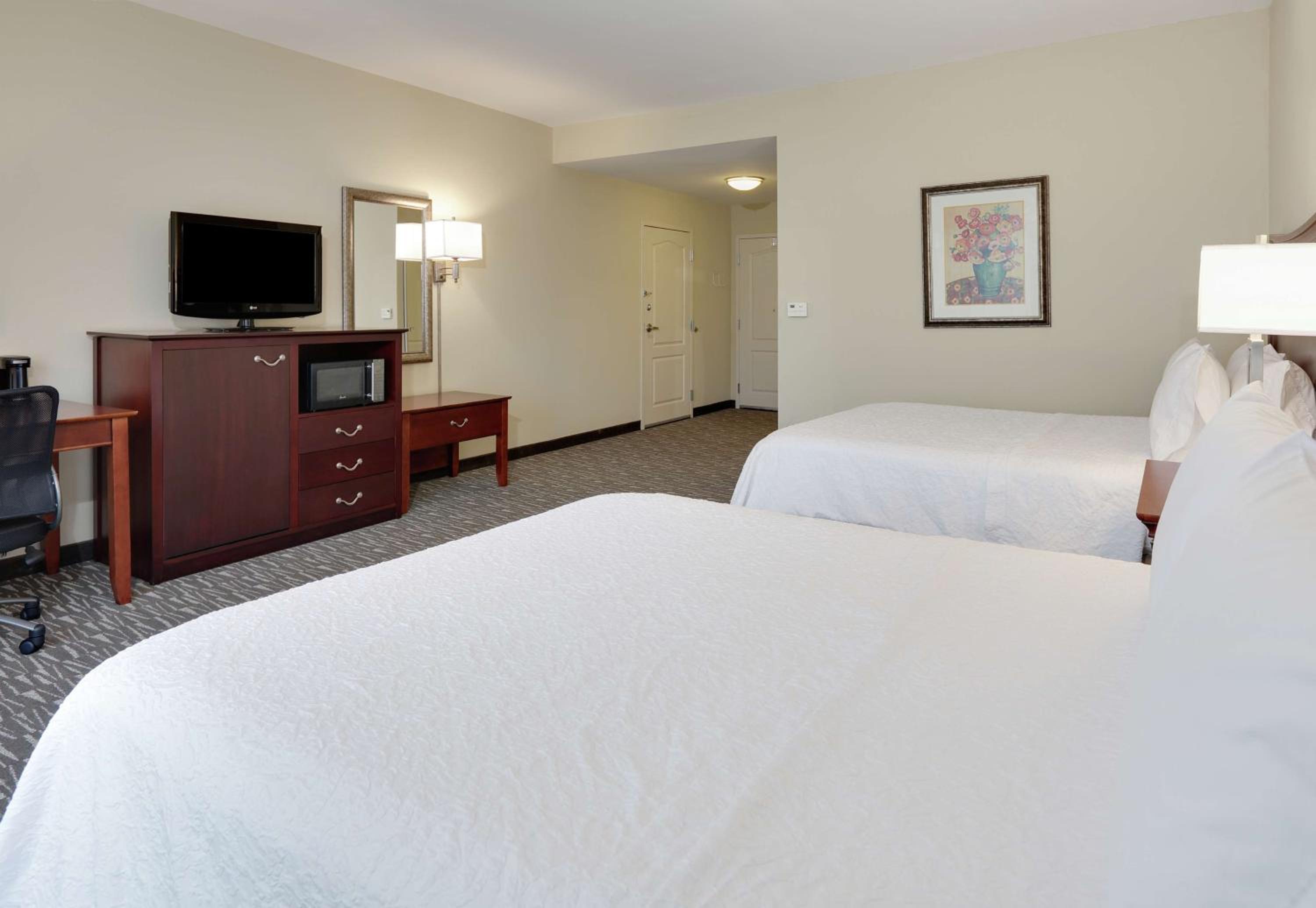 Queen Room with Two Queen Beds - Mobility Access/Non-Smoking - Photo 2