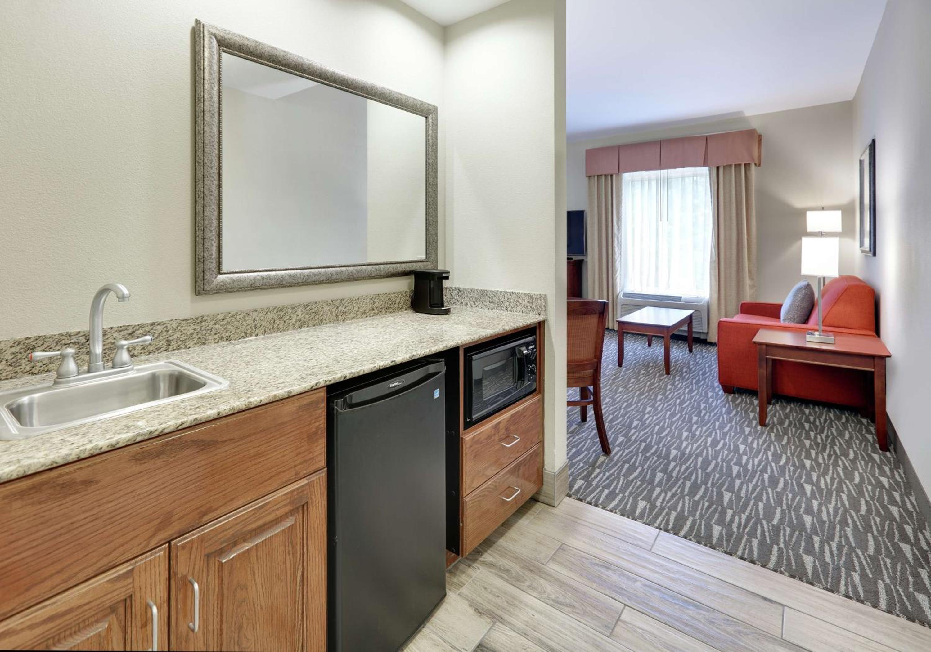 King Studio Suite with Sofa Bed - Non-Smoking - Photo 3