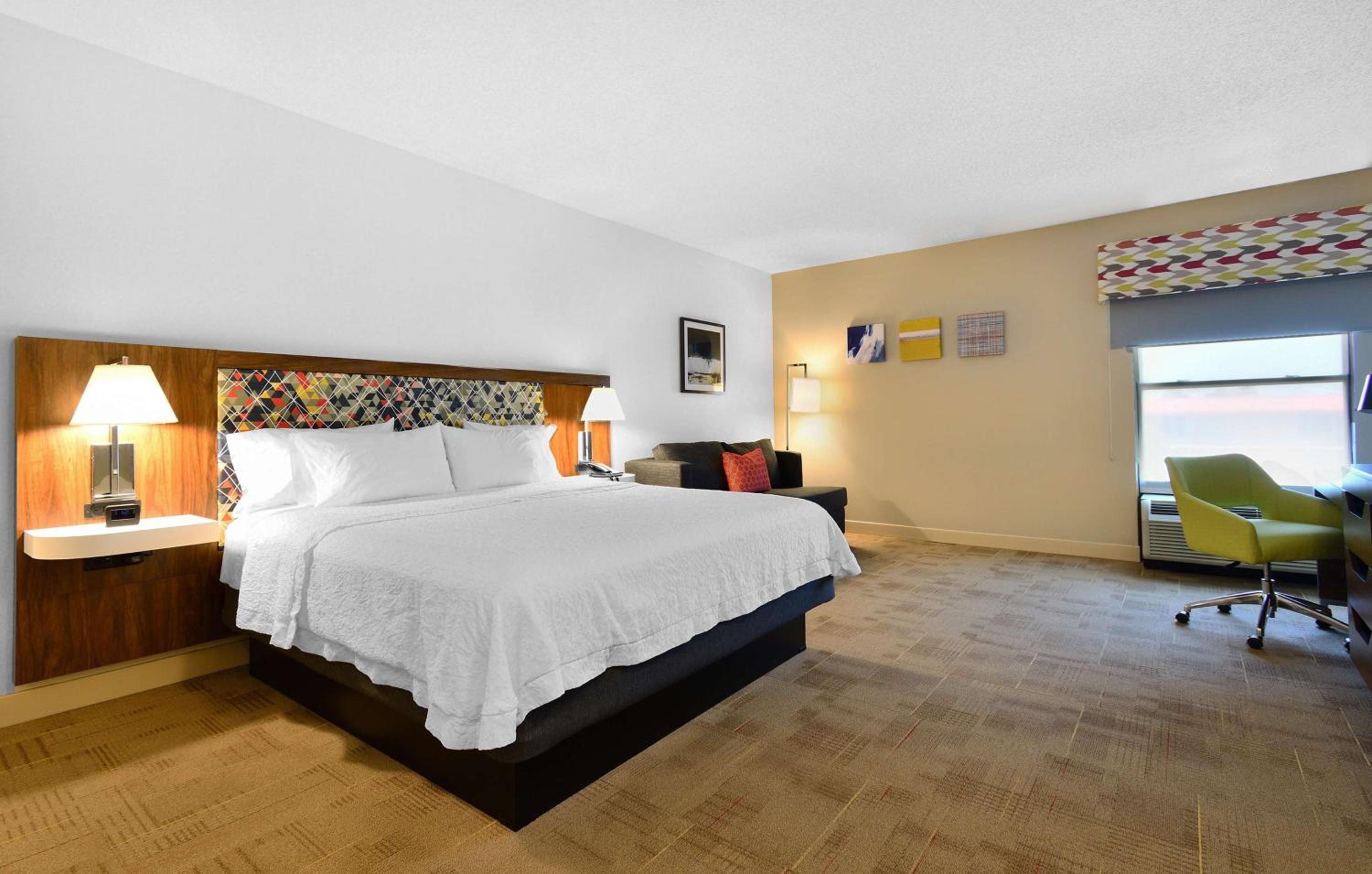 King Room - Non-Smoking - Photo 11