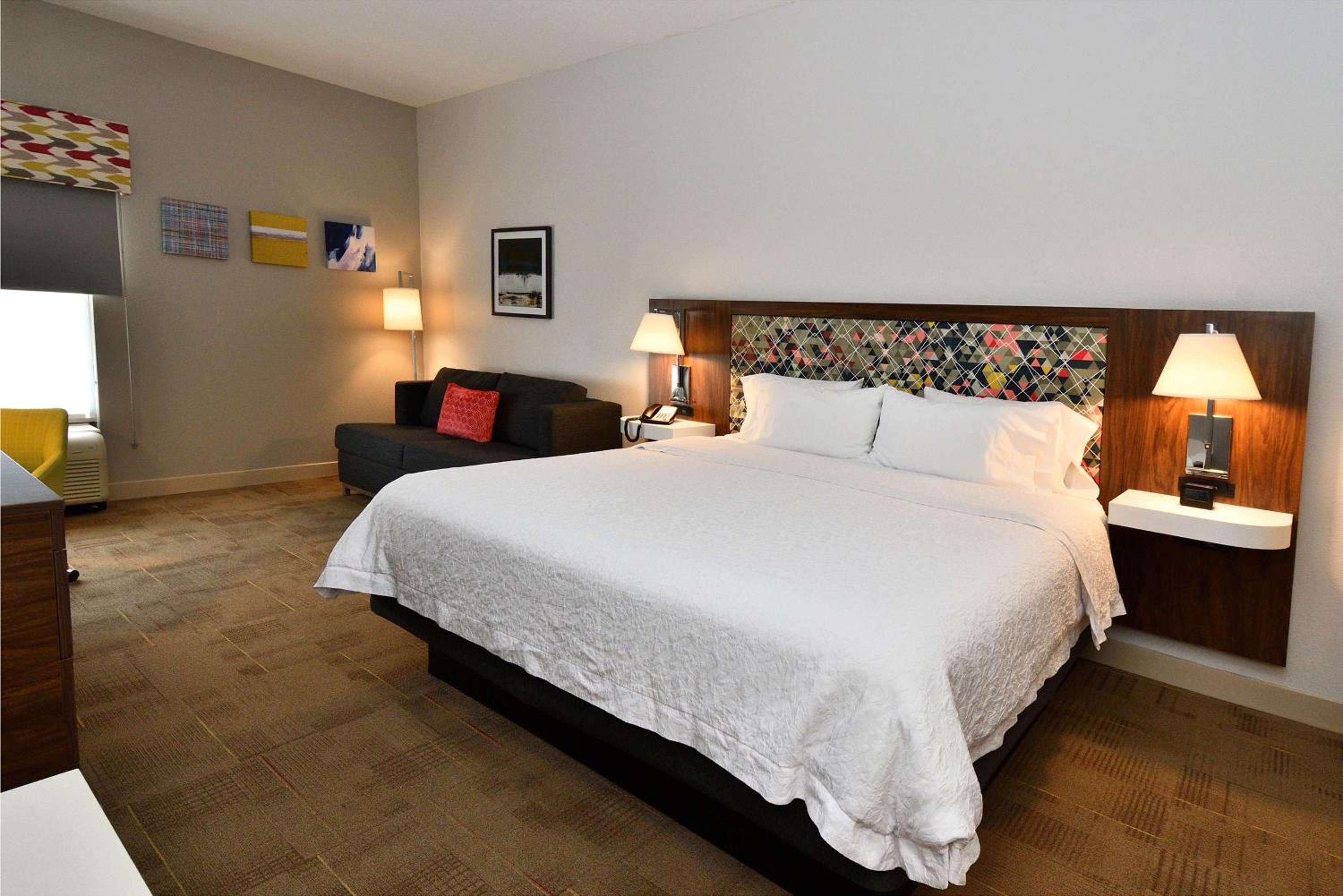King Room with Sofa Bed and Study - Non-Smoking - Photo 1