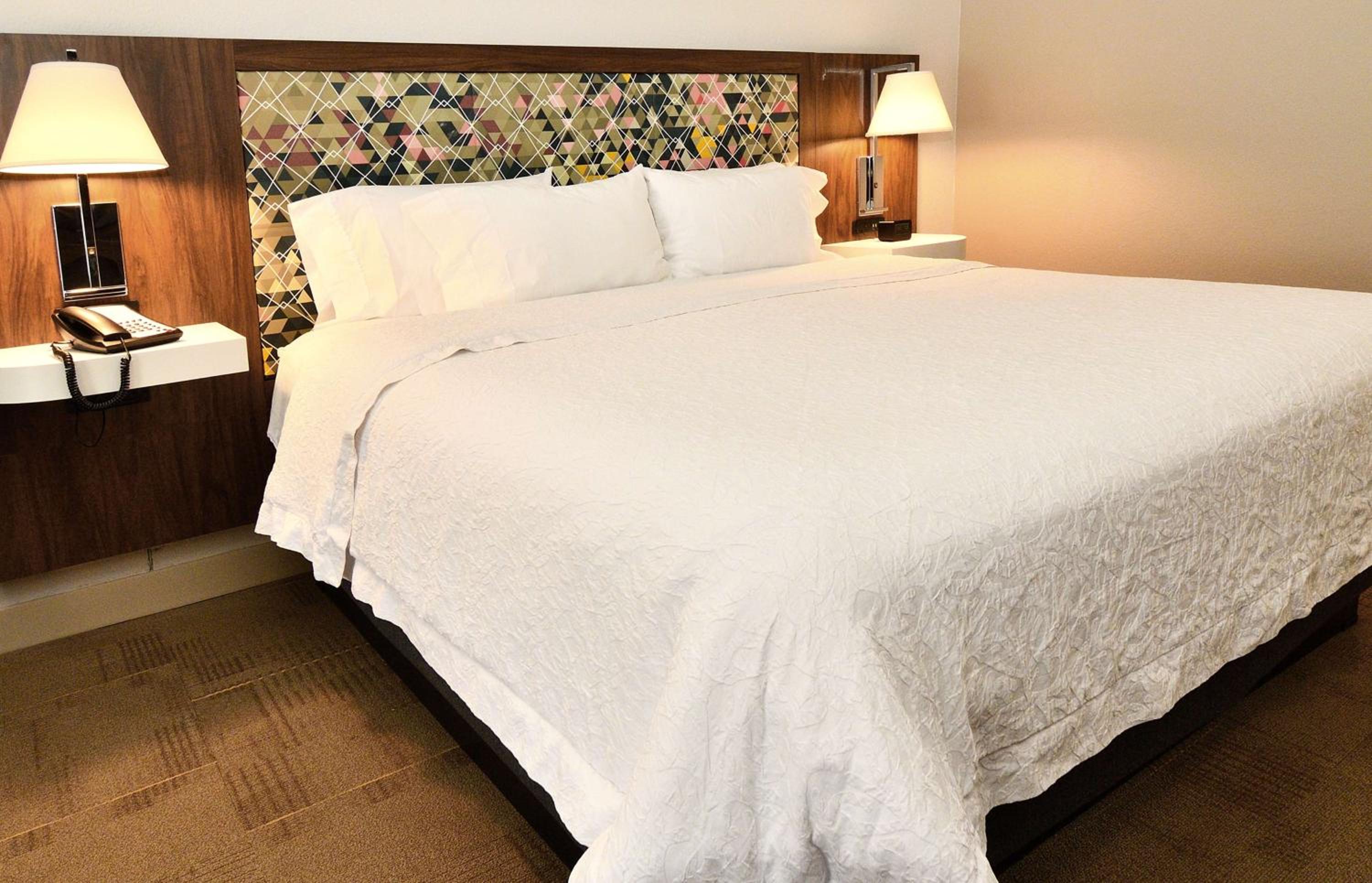 King Room - Non-Smoking - Photo 2