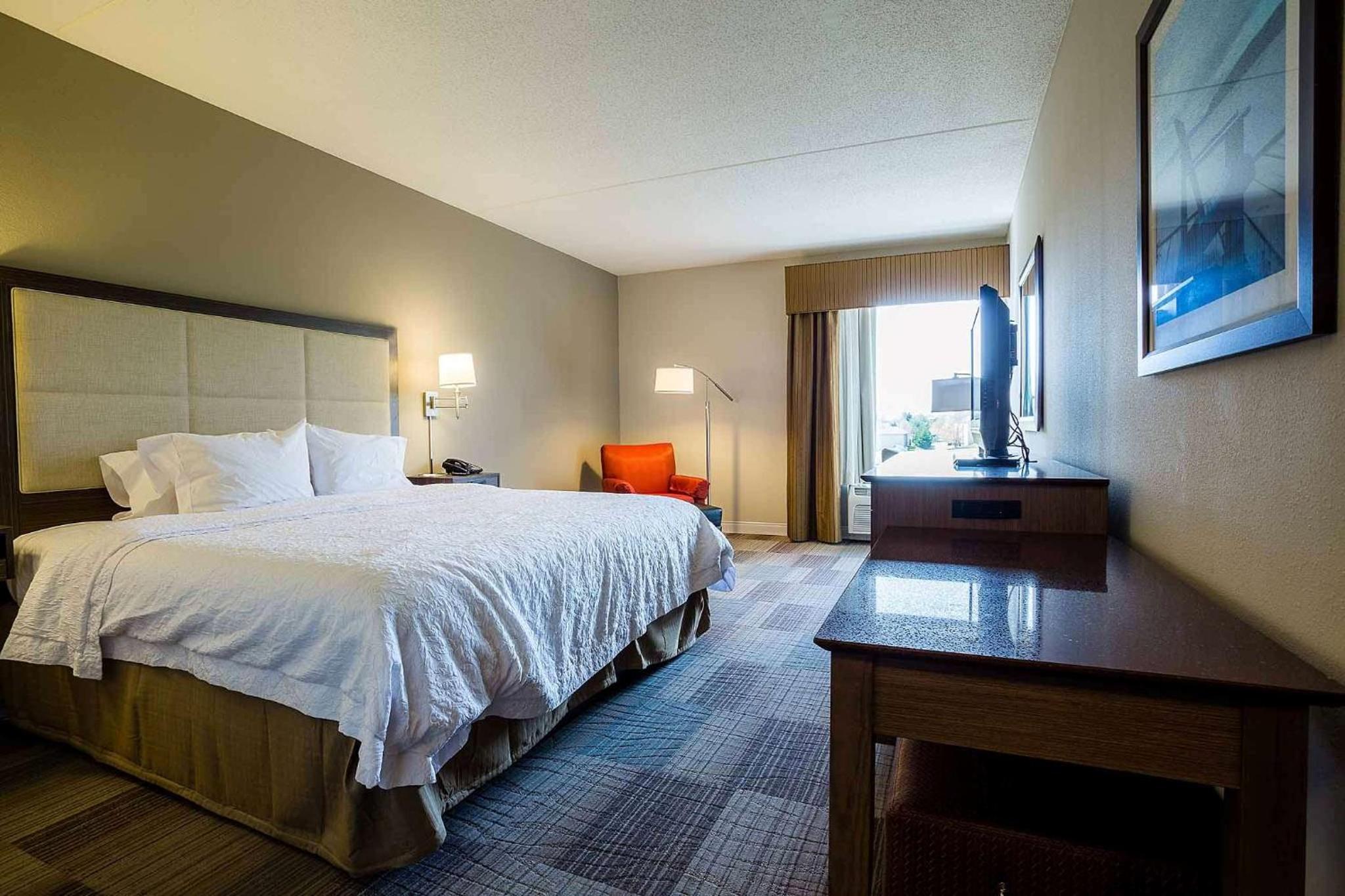 King Room - Non-Smoking - Photo 3