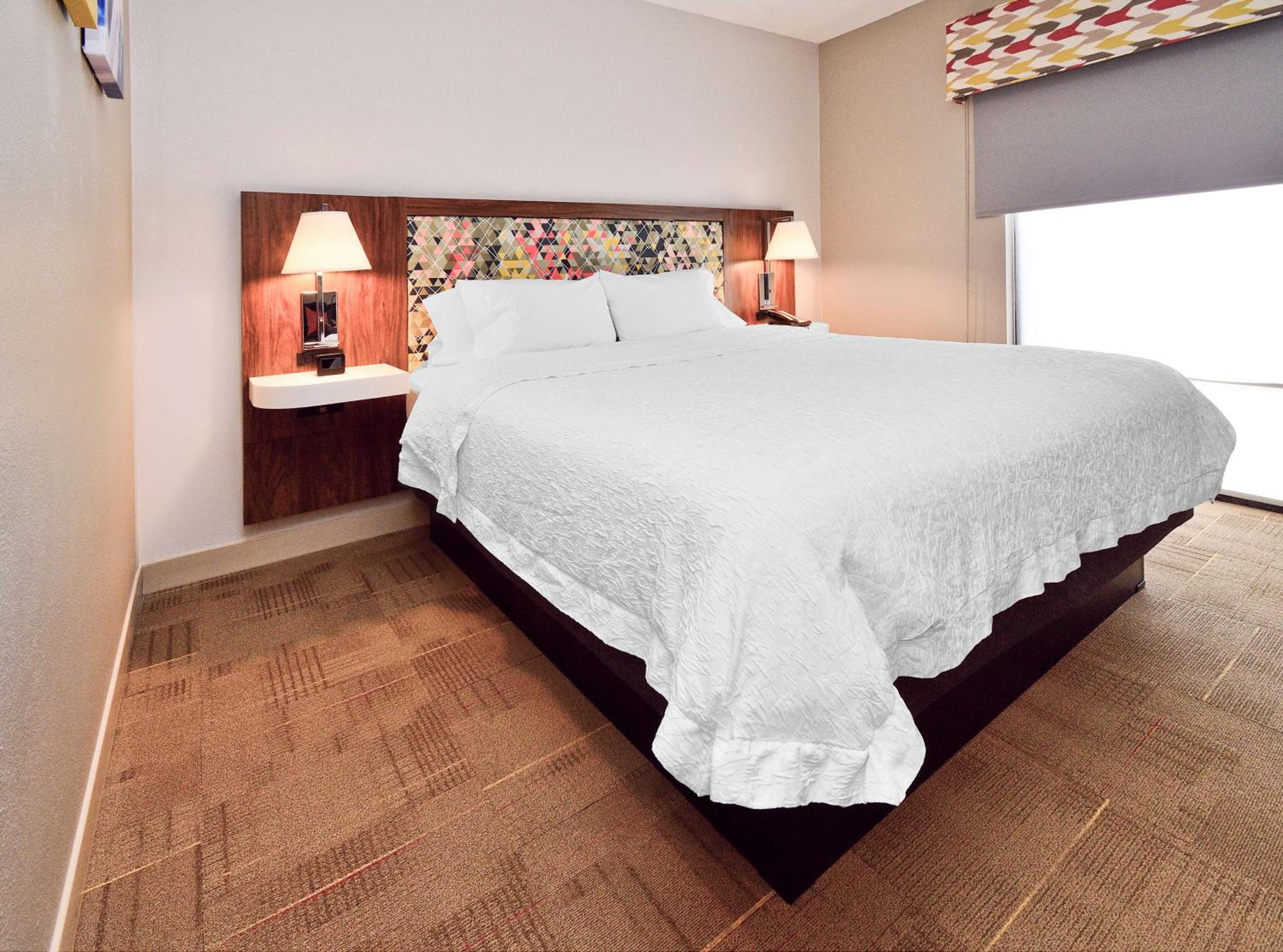 King Suite with Kitchen - Non-Smoking - Photo 1